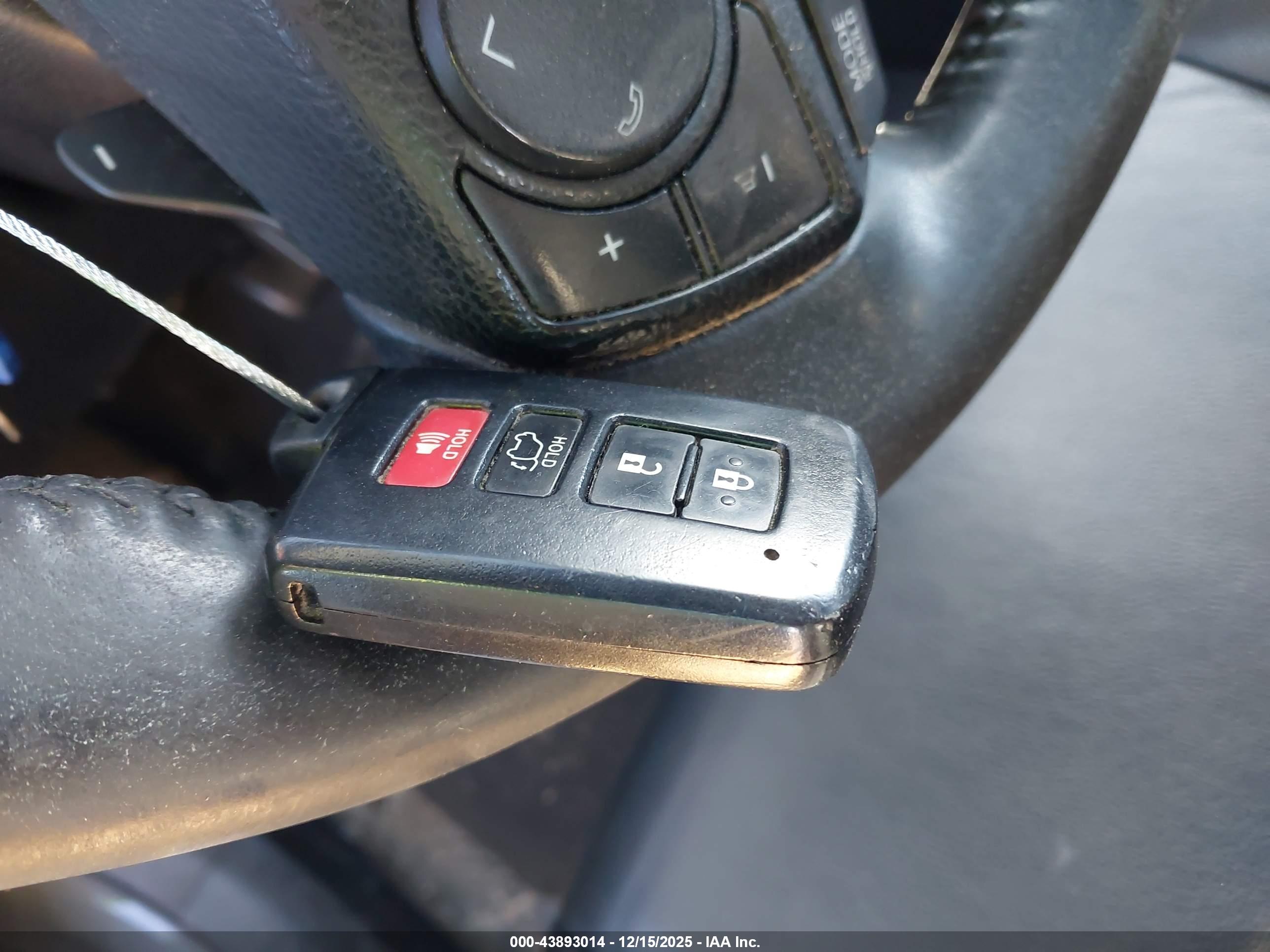 TOYOTA RAV4 image 11