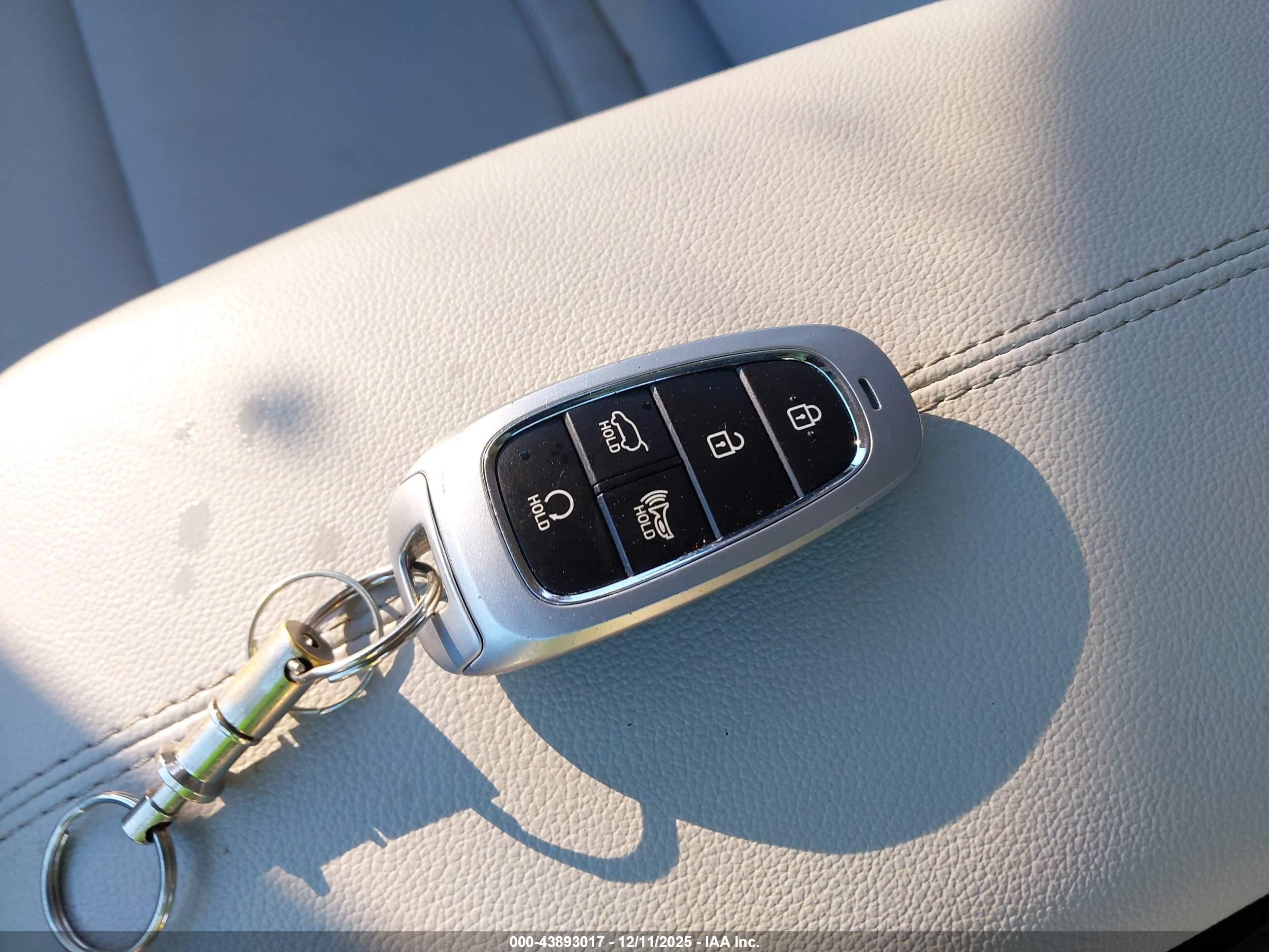 HYUNDAI TUCSON image 11