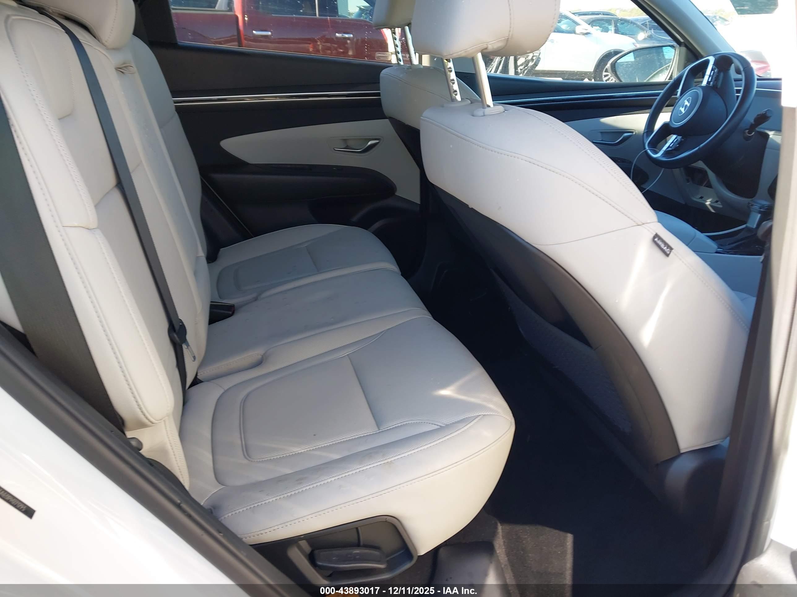 HYUNDAI TUCSON image 8