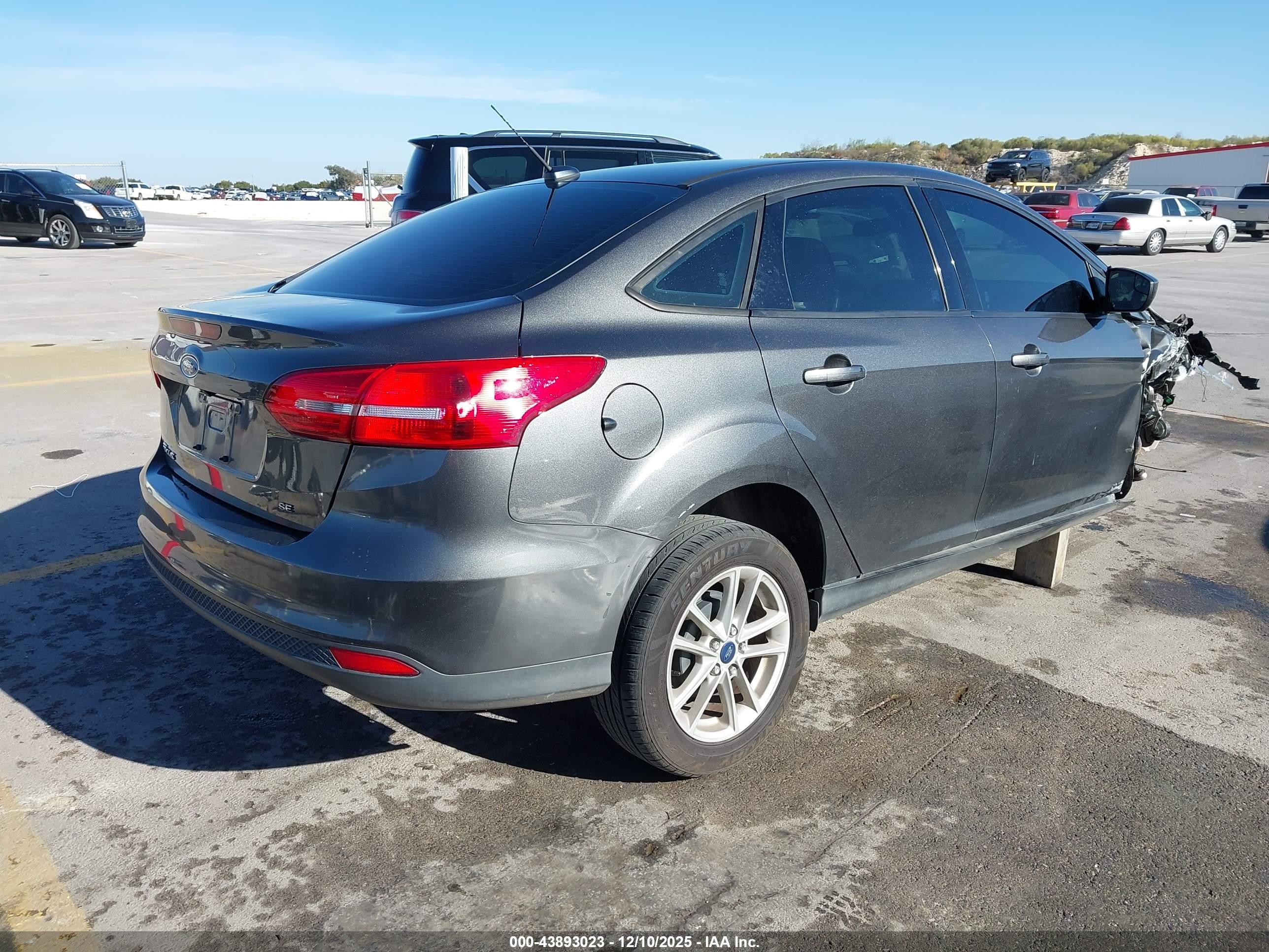 FORD FOCUS image 4