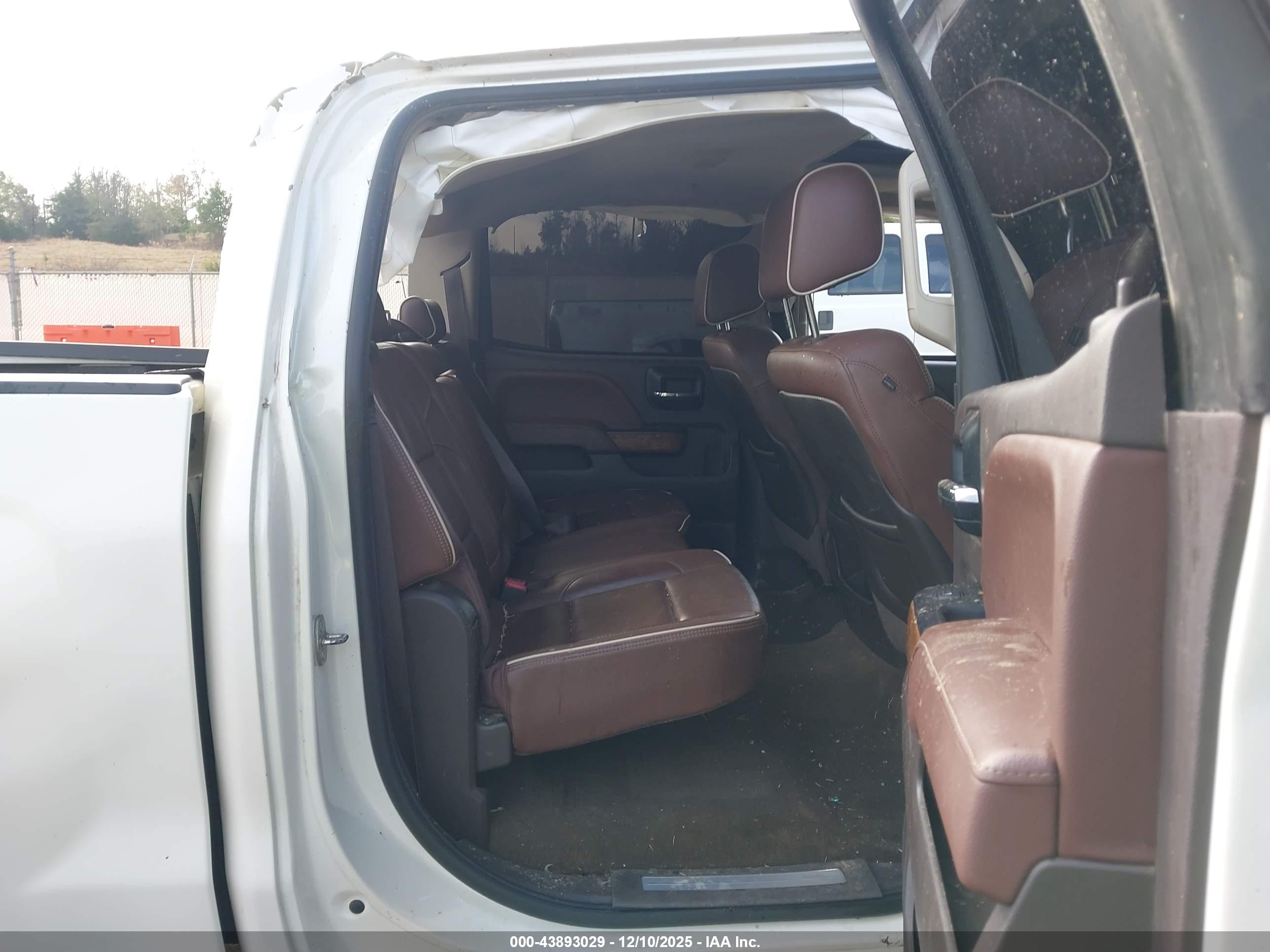 CHEVROLET SILVERADO image 8
