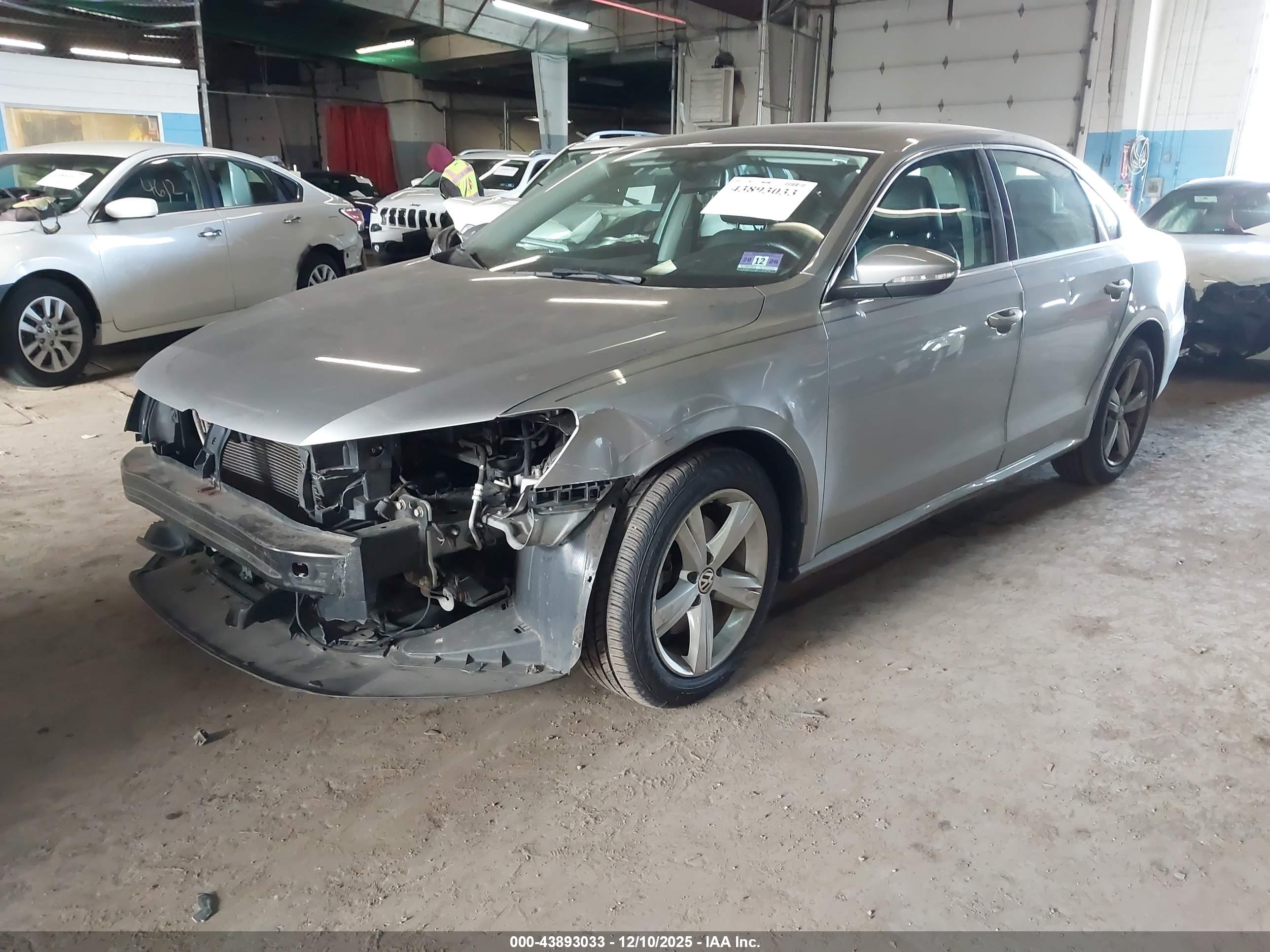 VOLKSWAGEN PASSAT image 2