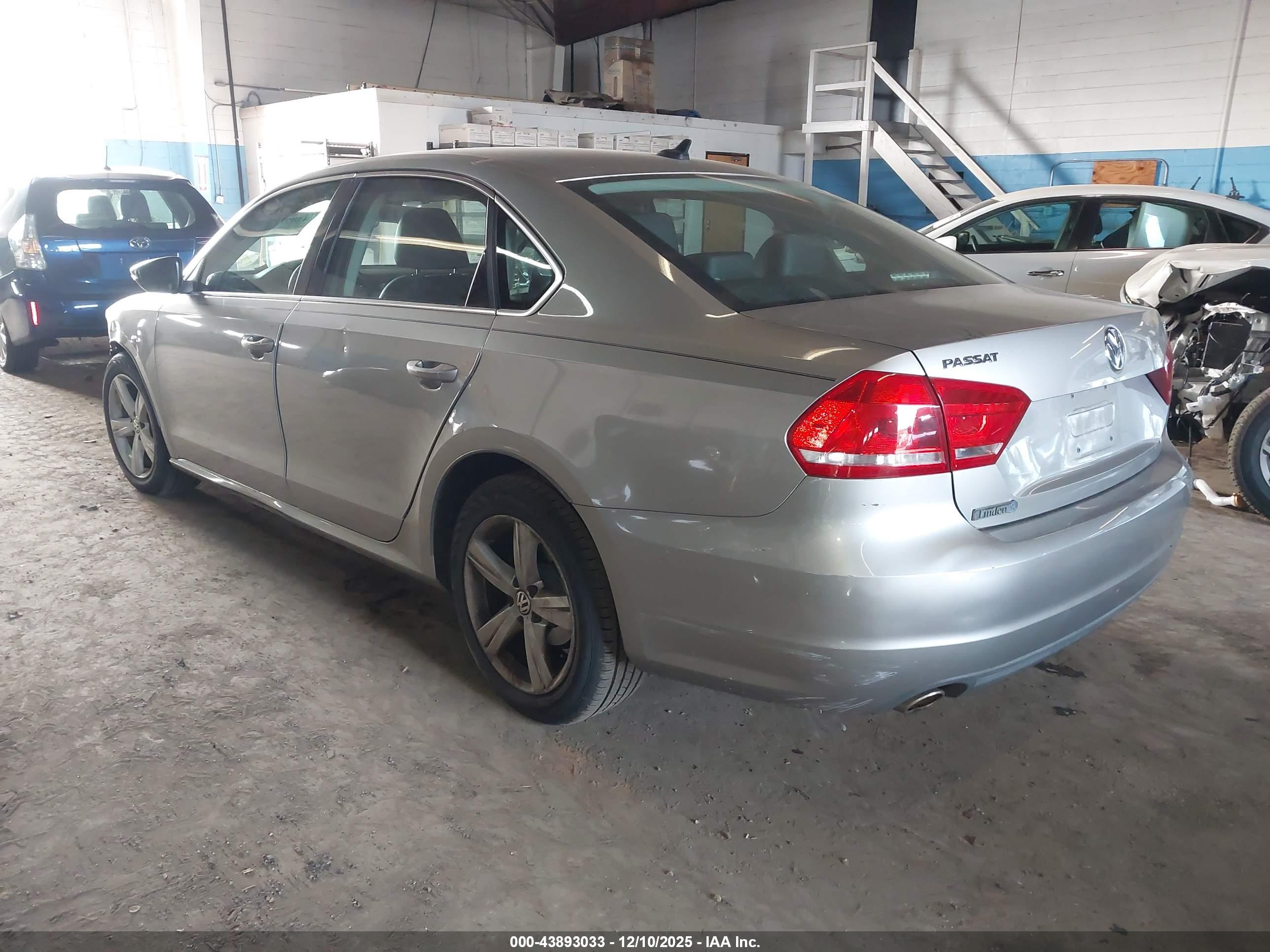 VOLKSWAGEN PASSAT image 3