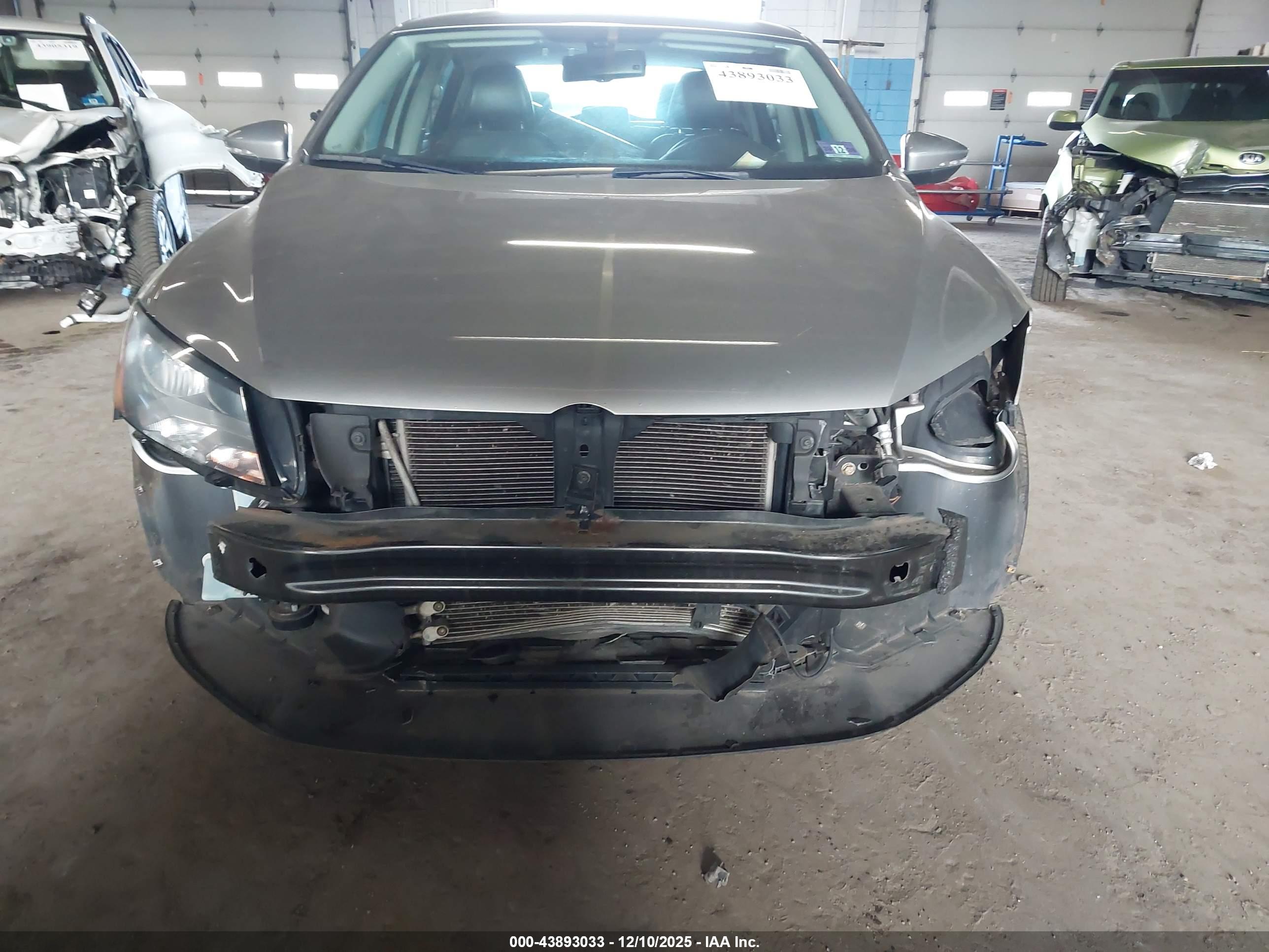 VOLKSWAGEN PASSAT image 6
