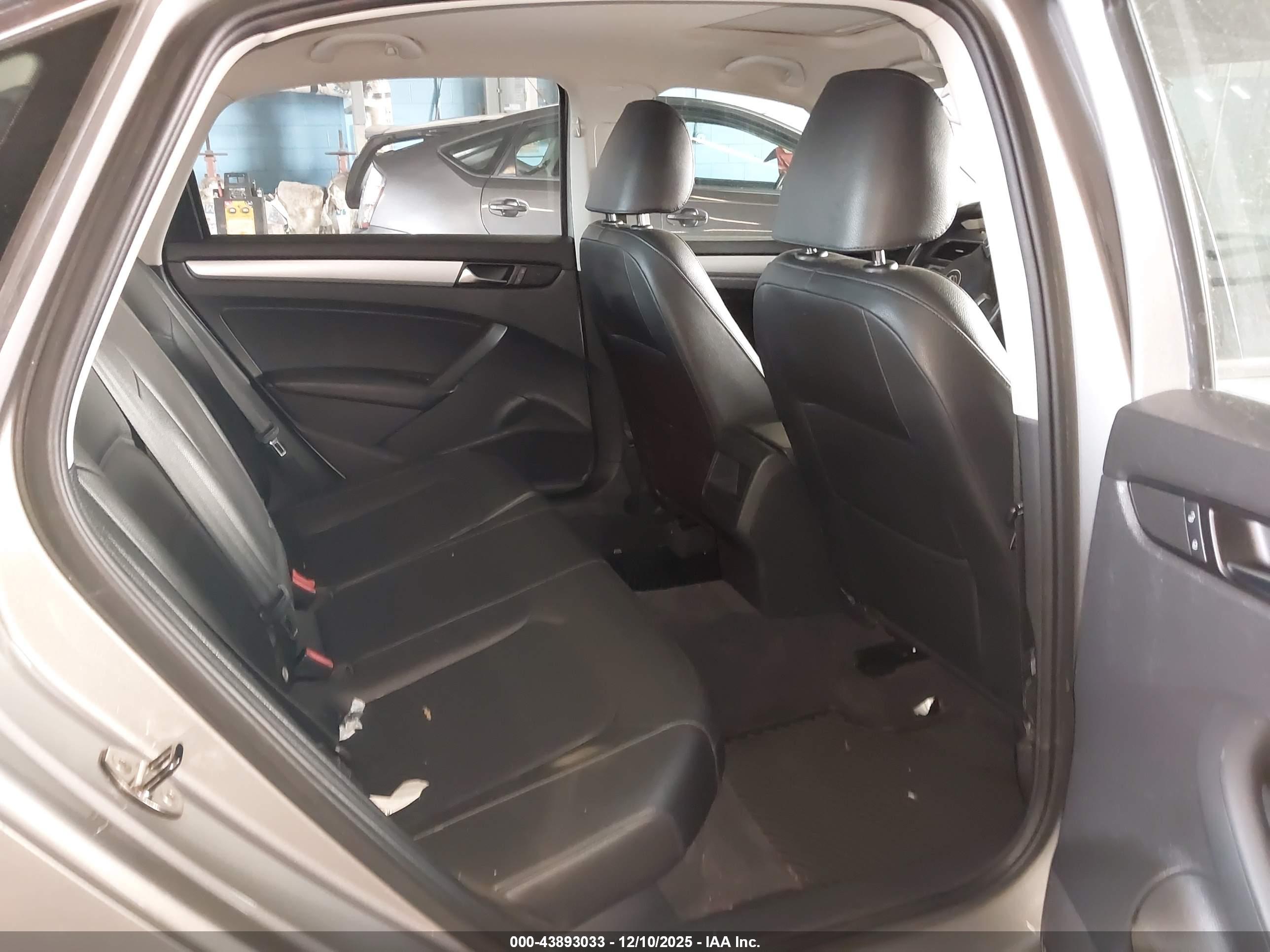 VOLKSWAGEN PASSAT image 8