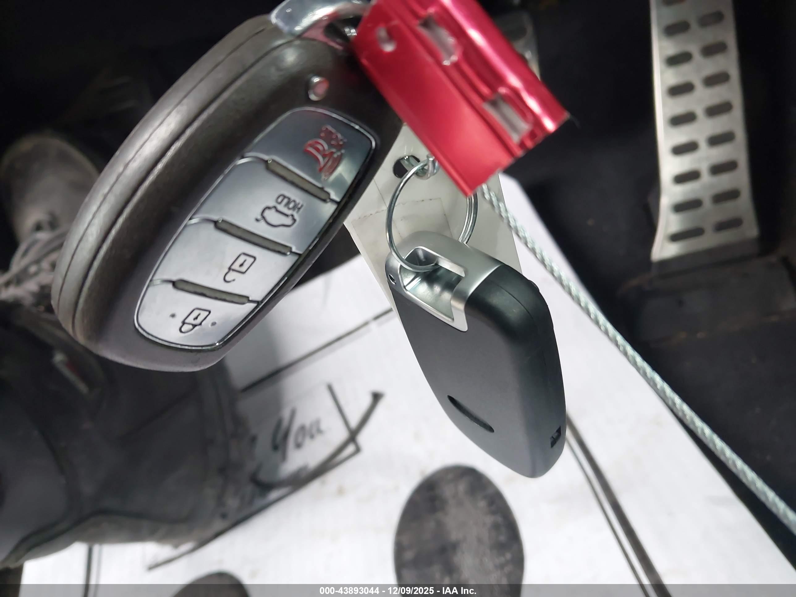 HYUNDAI ELANTRA image 11