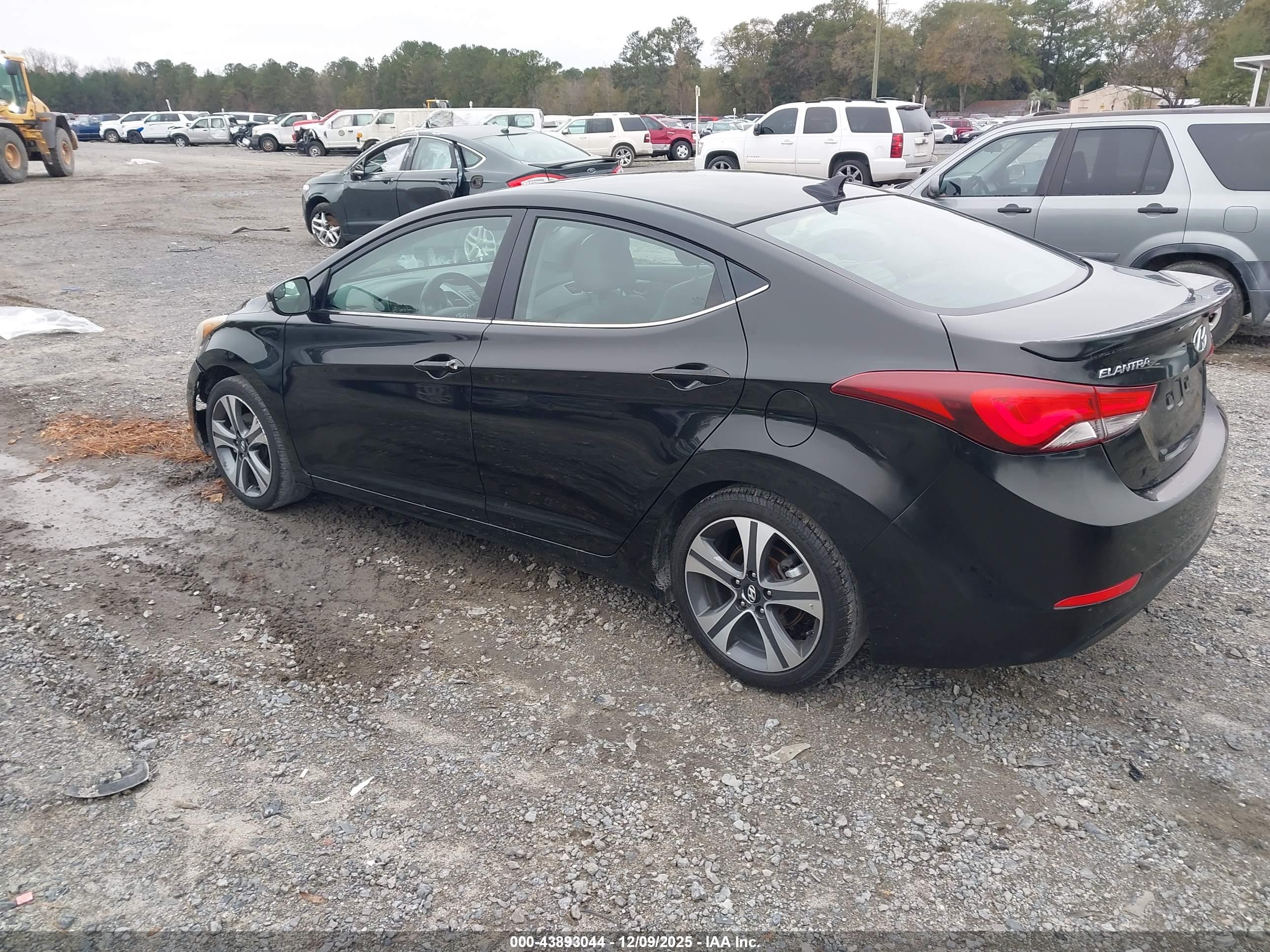 HYUNDAI ELANTRA image 3