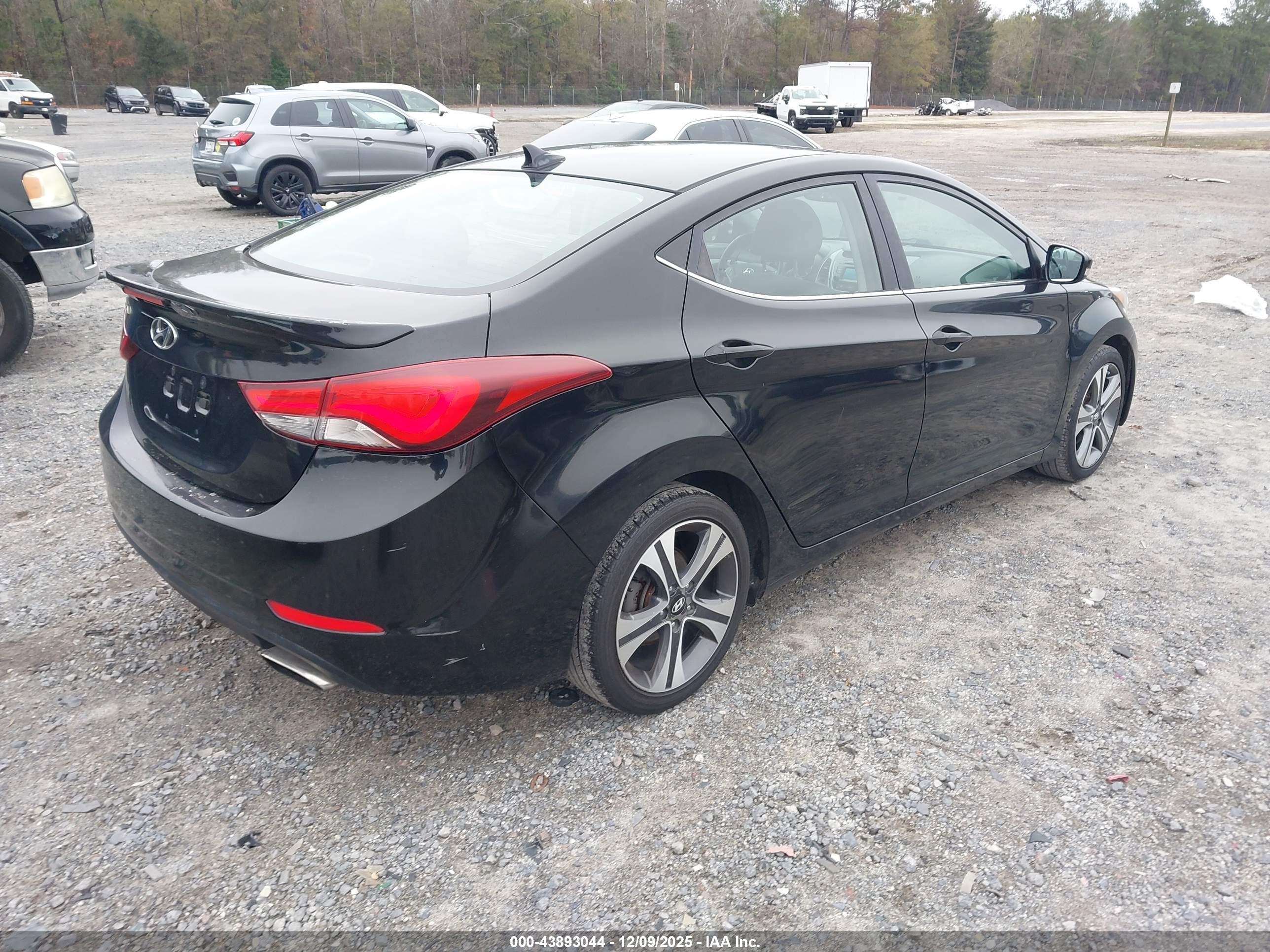 HYUNDAI ELANTRA image 4