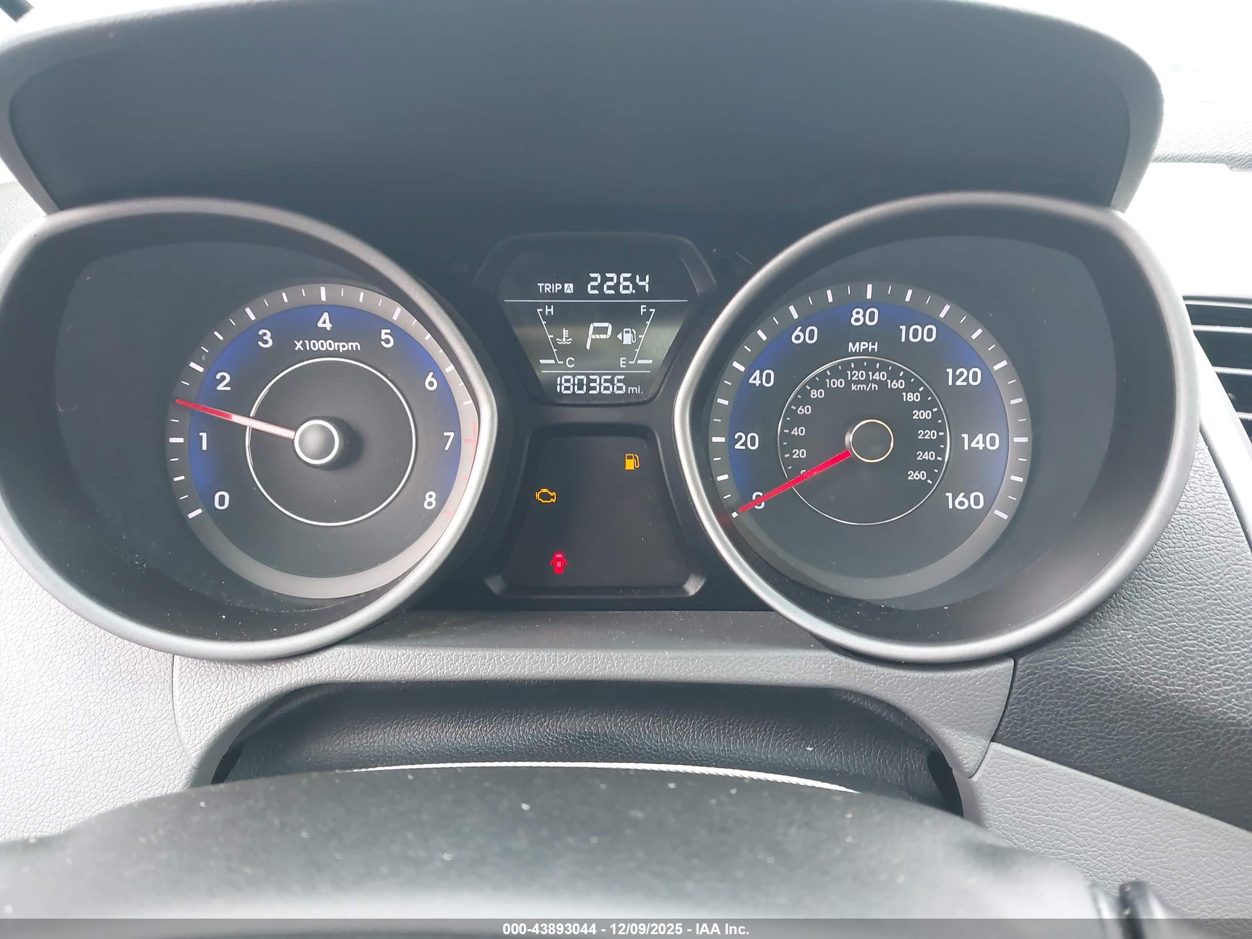 HYUNDAI ELANTRA image 7
