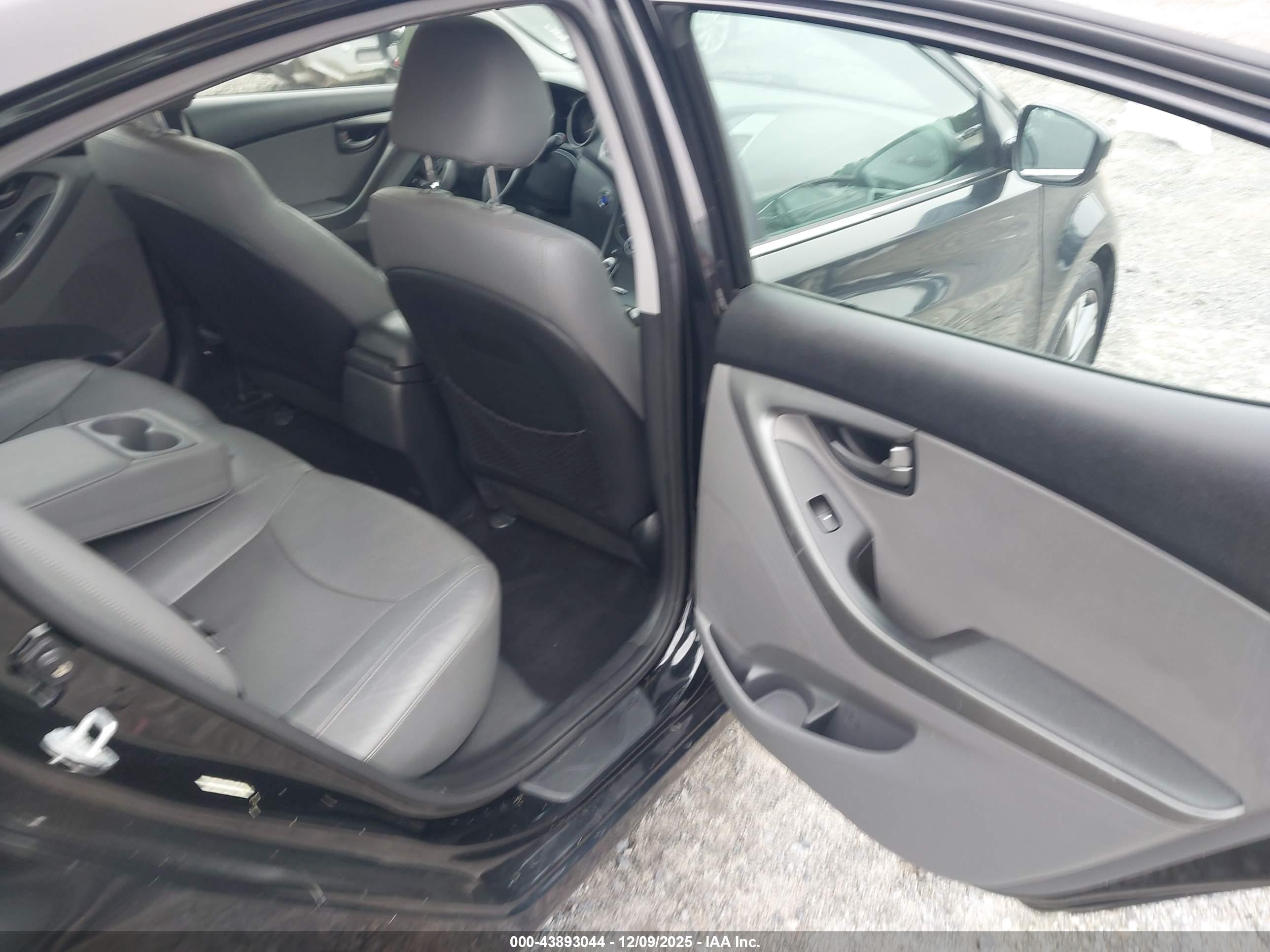 HYUNDAI ELANTRA image 8