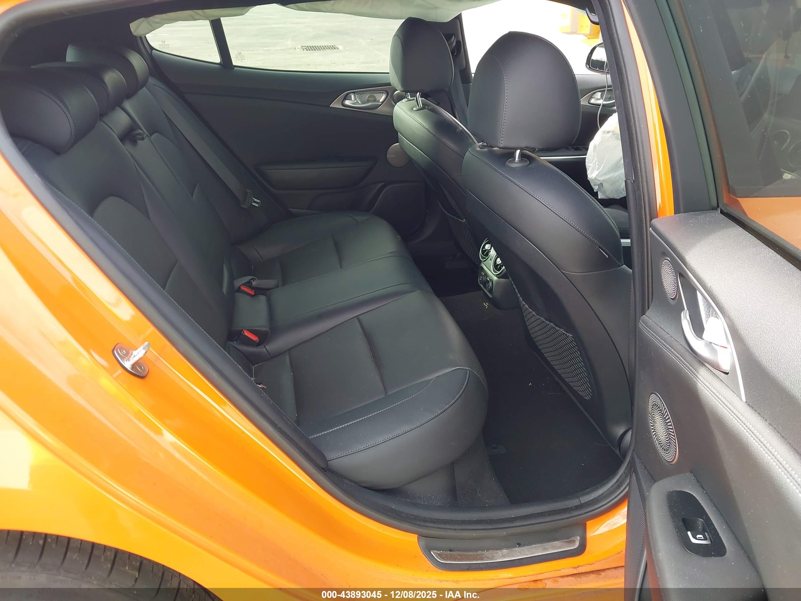 KIA STINGER image 8