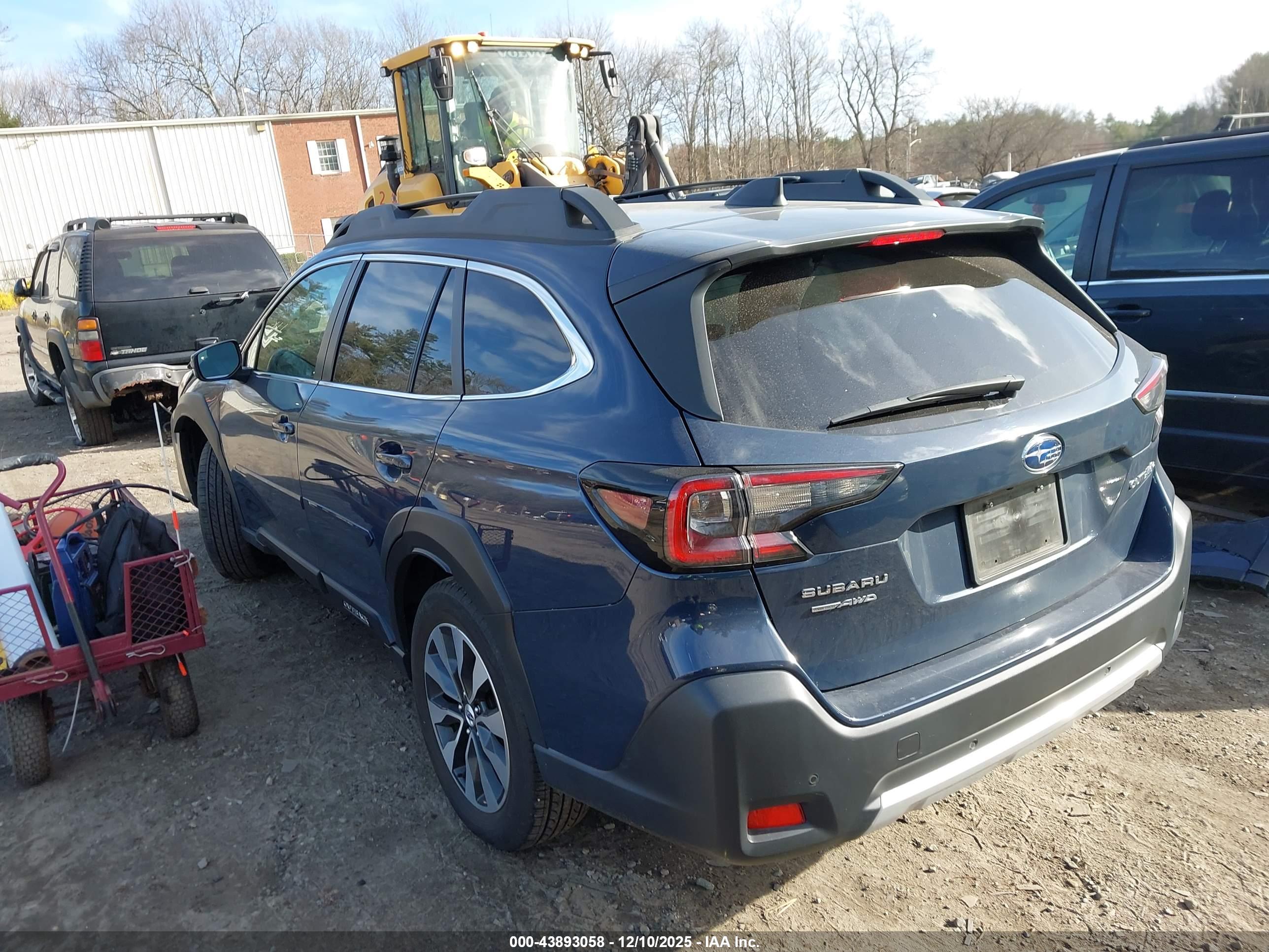 SUBARU OUTBACK image 3