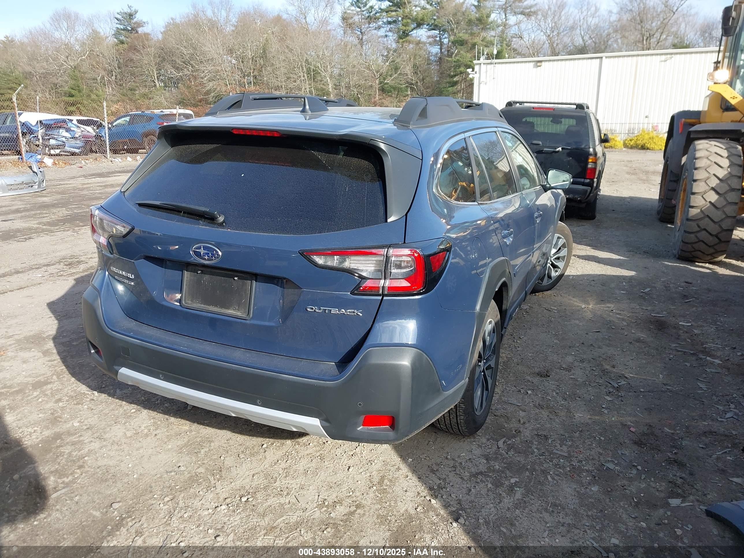 SUBARU OUTBACK image 4