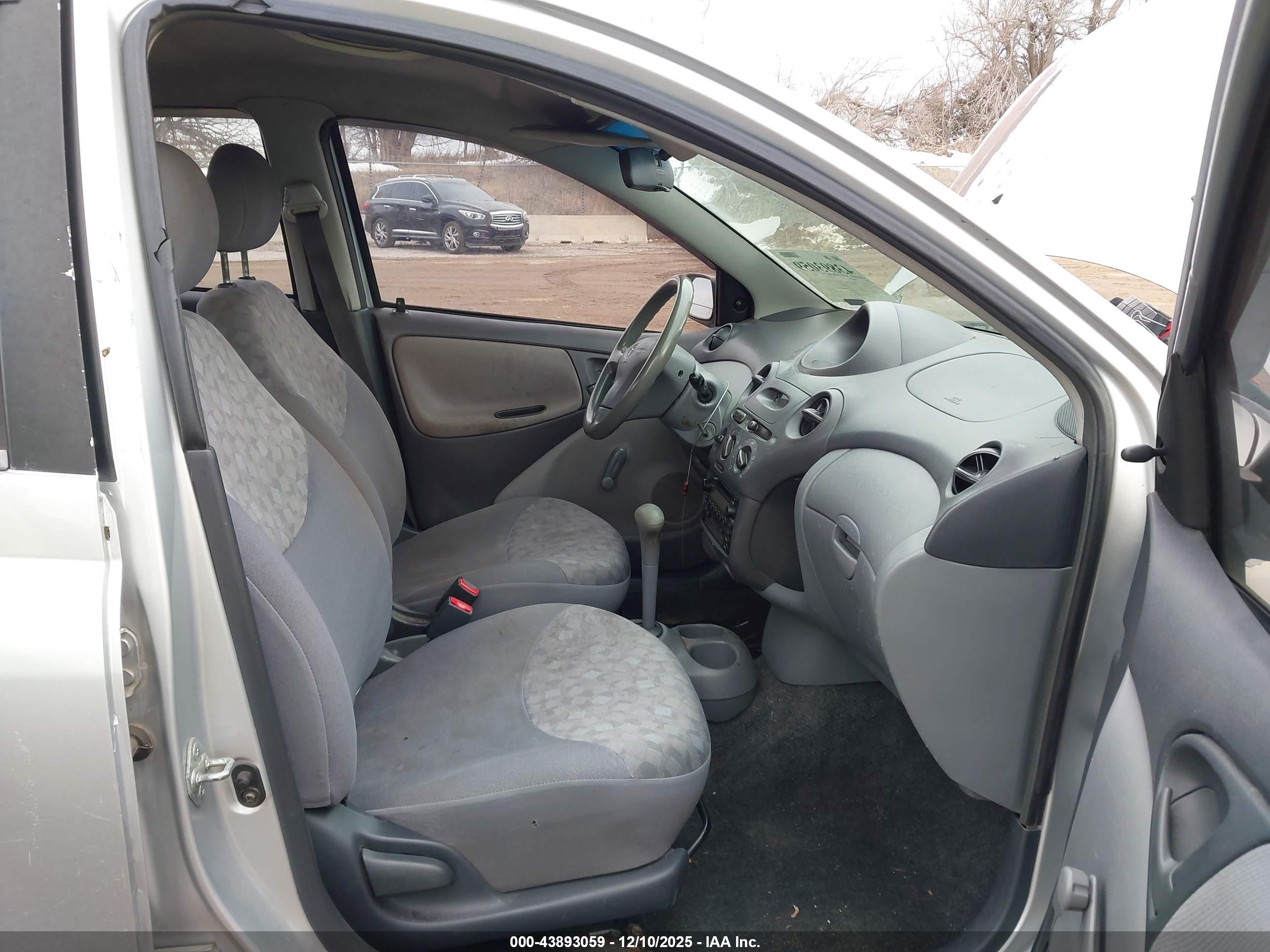 TOYOTA ECHO image 5