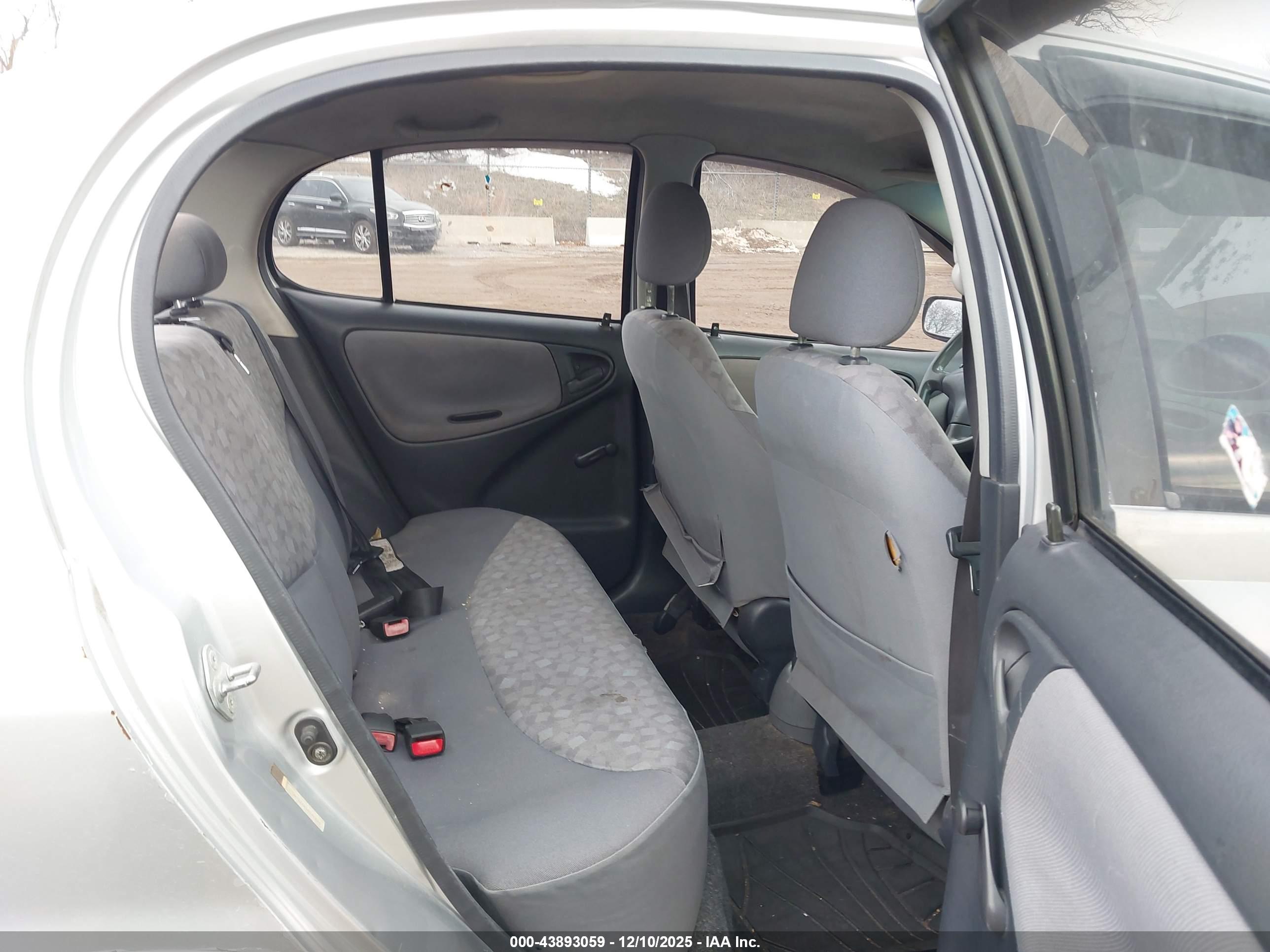 TOYOTA ECHO image 8