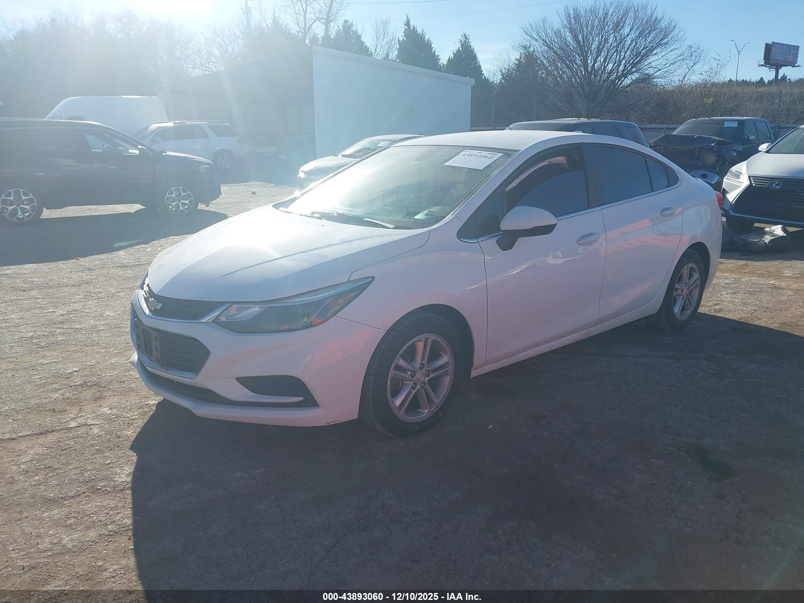 CHEVROLET CRUZE image 2