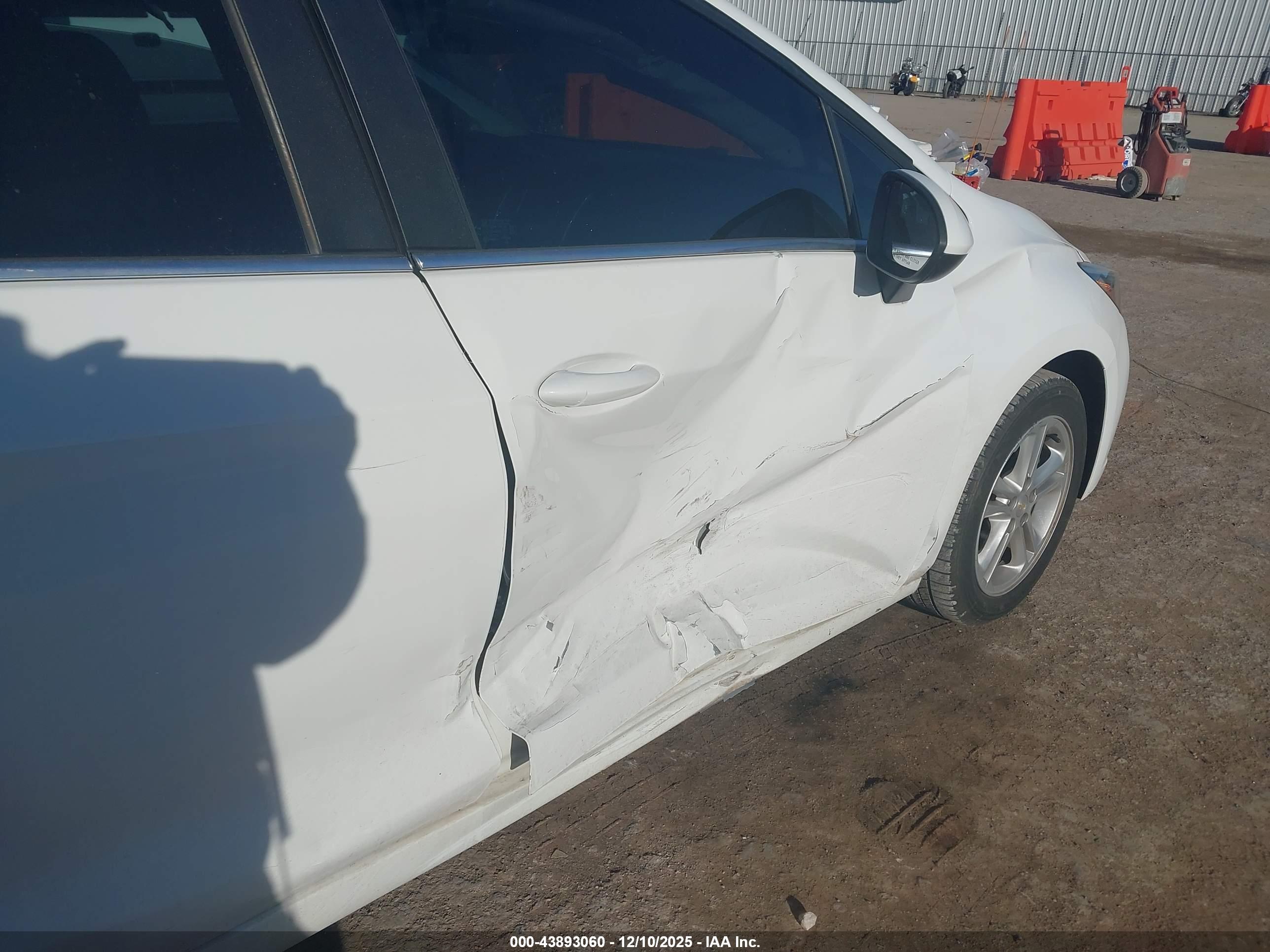 CHEVROLET CRUZE image 6