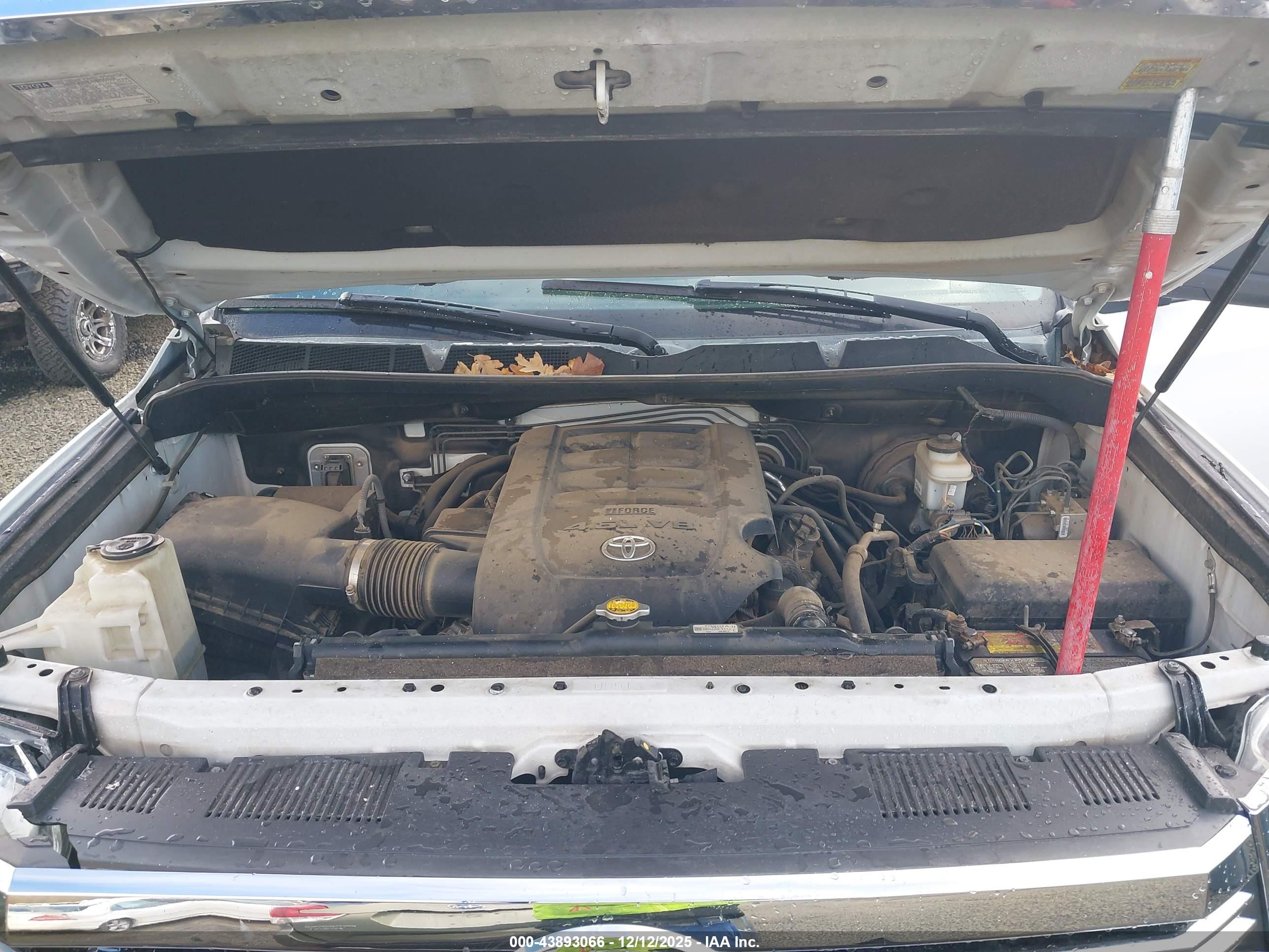 TOYOTA TUNDRA image 10