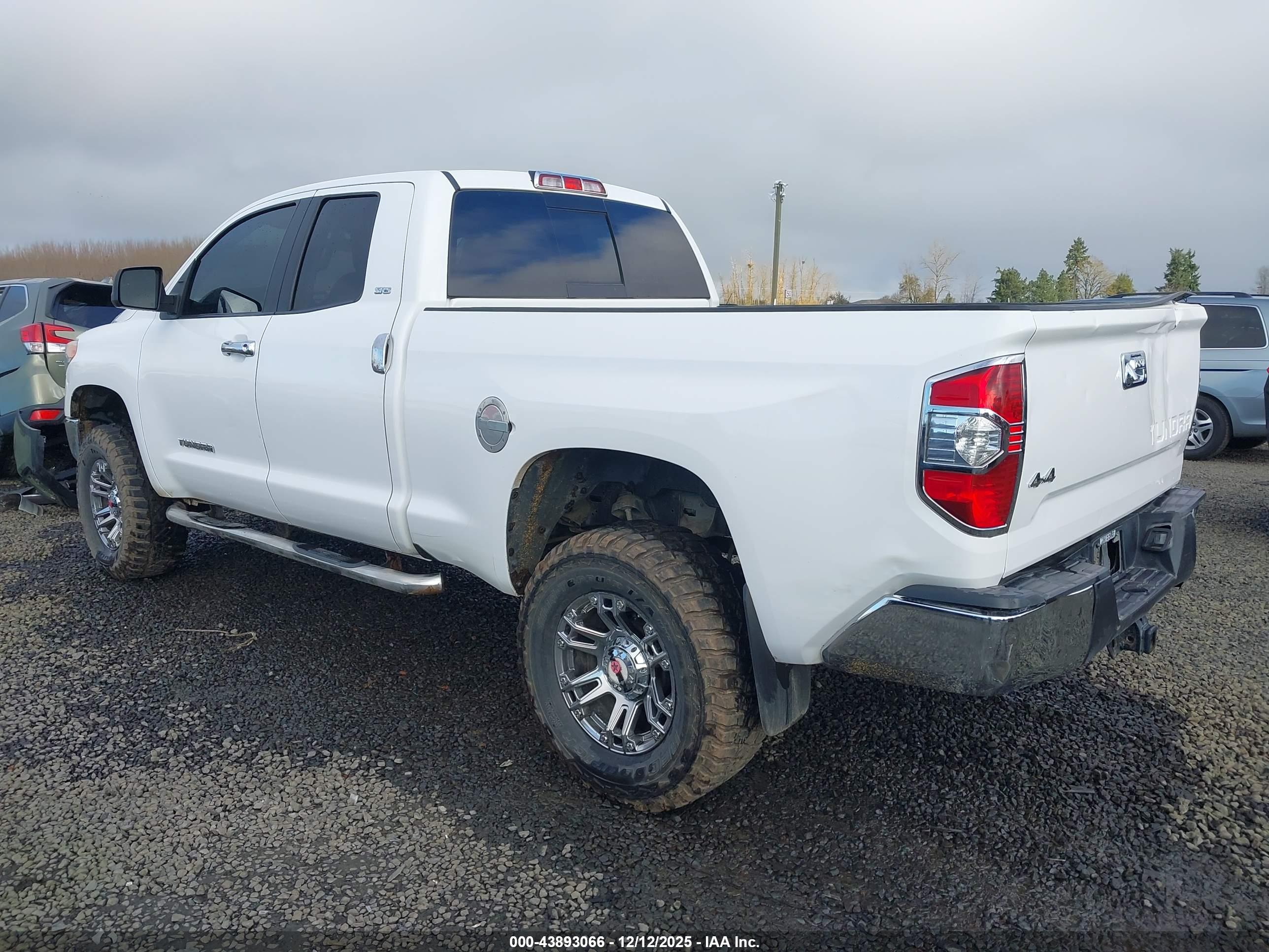TOYOTA TUNDRA image 3