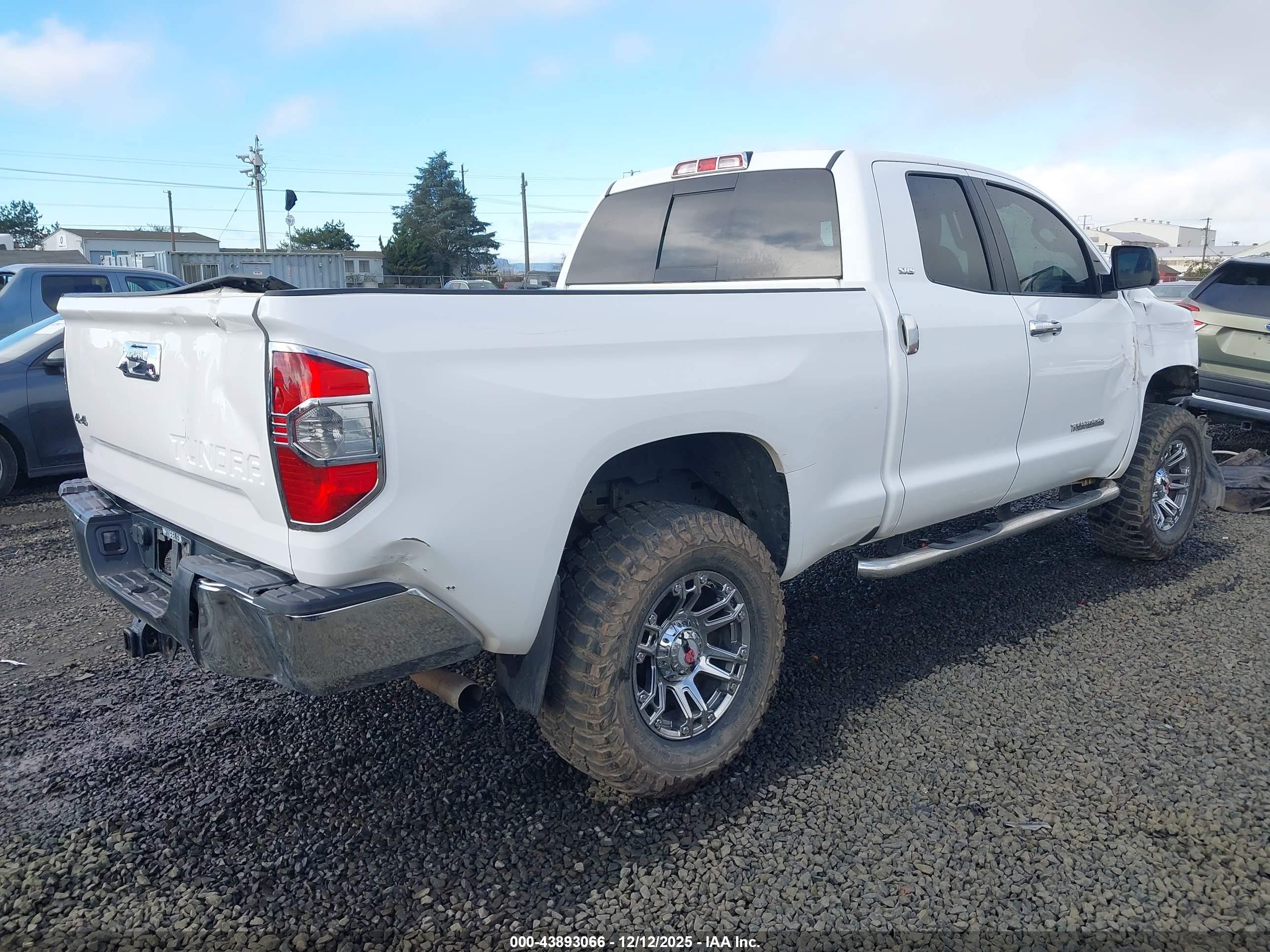 TOYOTA TUNDRA image 4