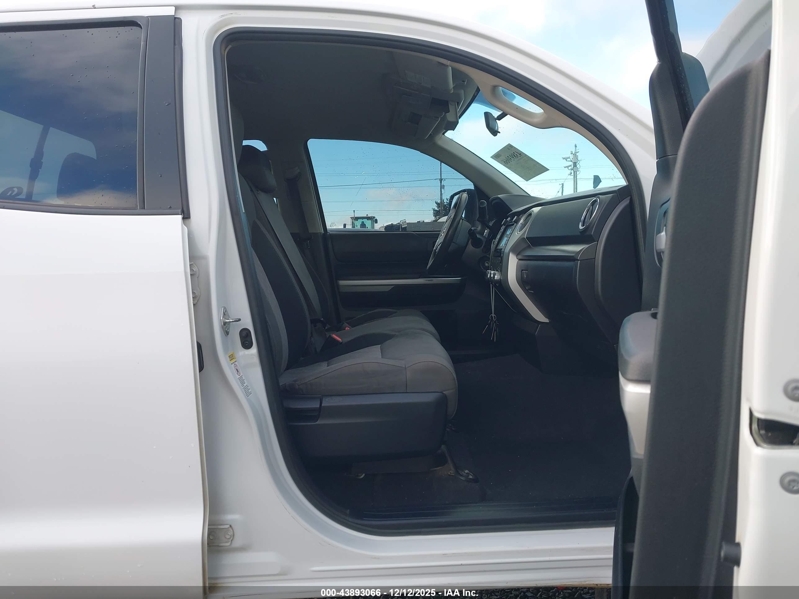 TOYOTA TUNDRA image 5