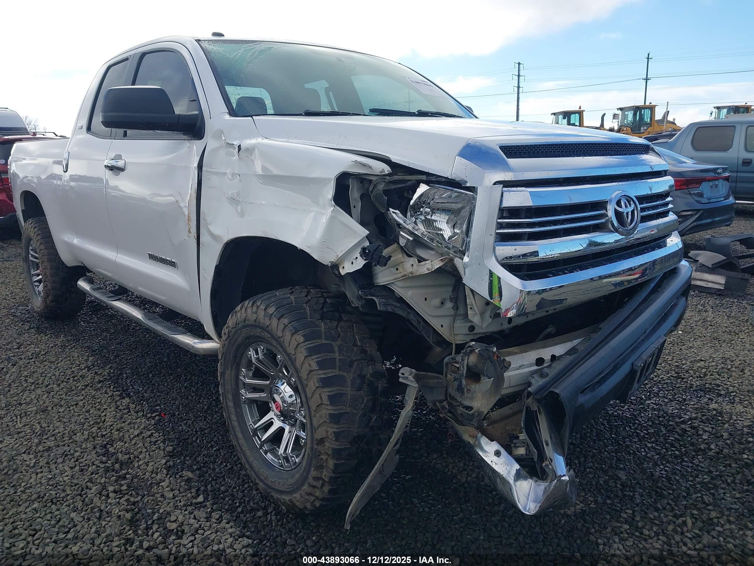 TOYOTA TUNDRA image 6
