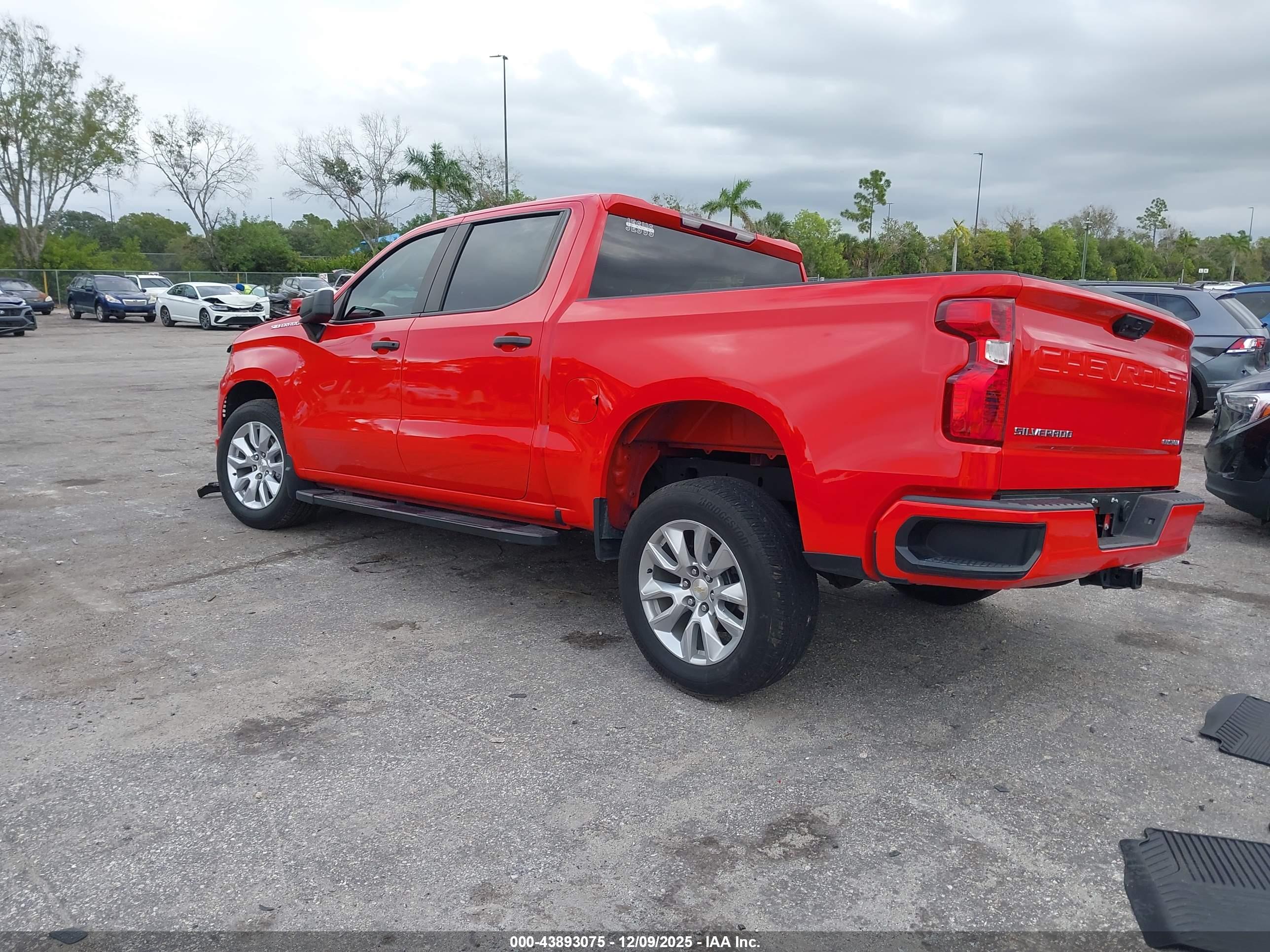 CHEVROLET SILVERADO image 3