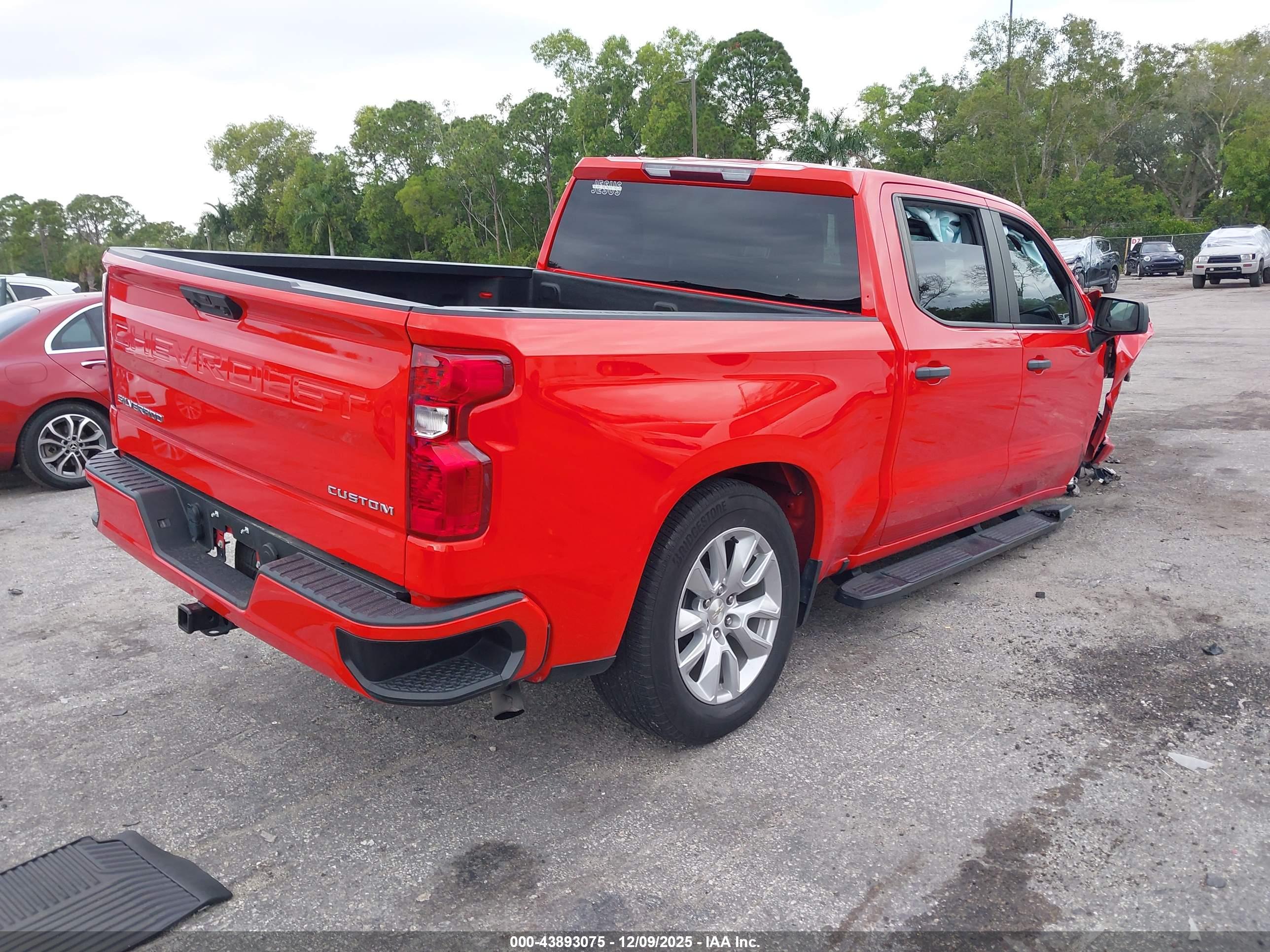 CHEVROLET SILVERADO image 4