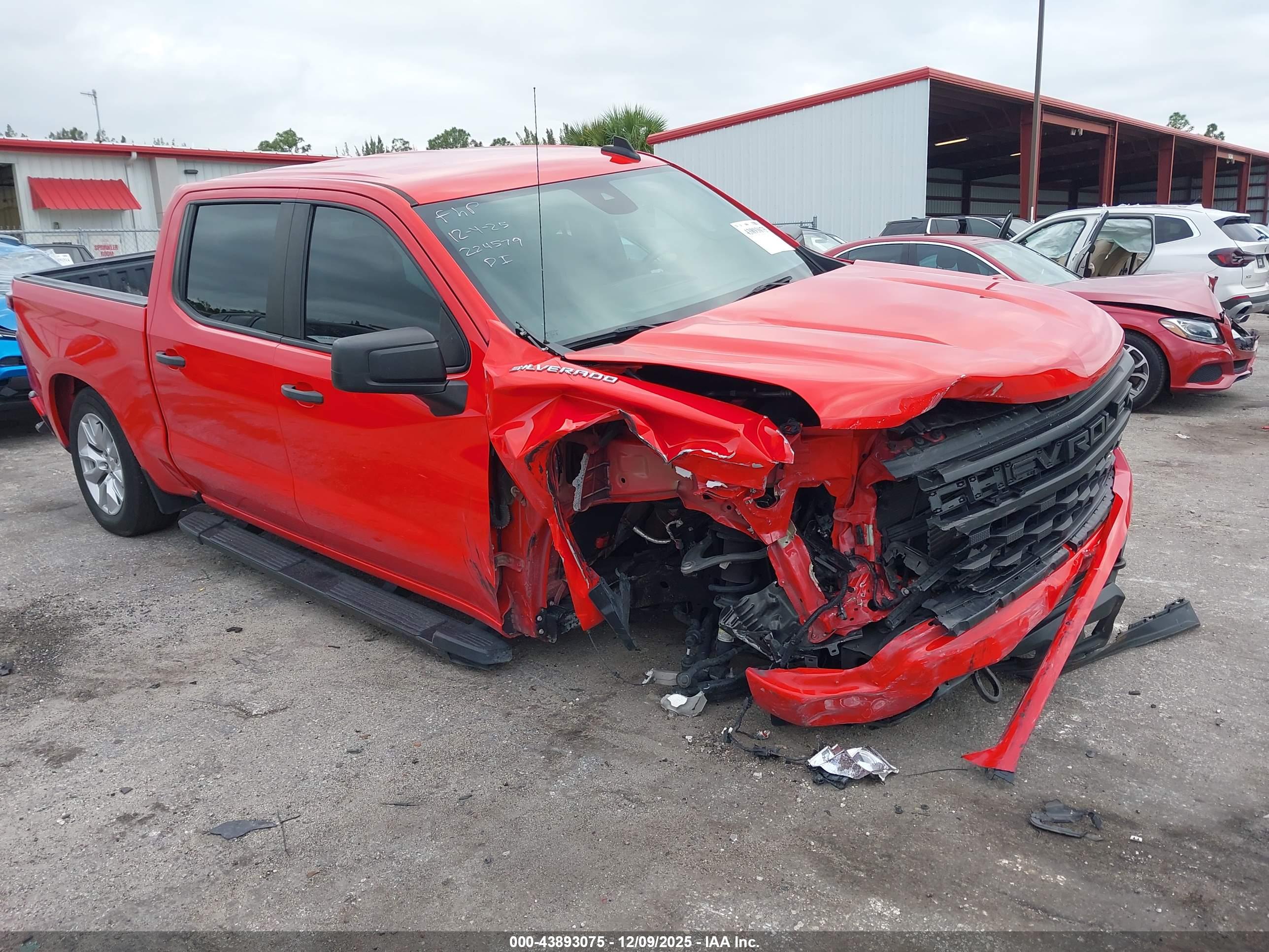 CHEVROLET SILVERADO image 6