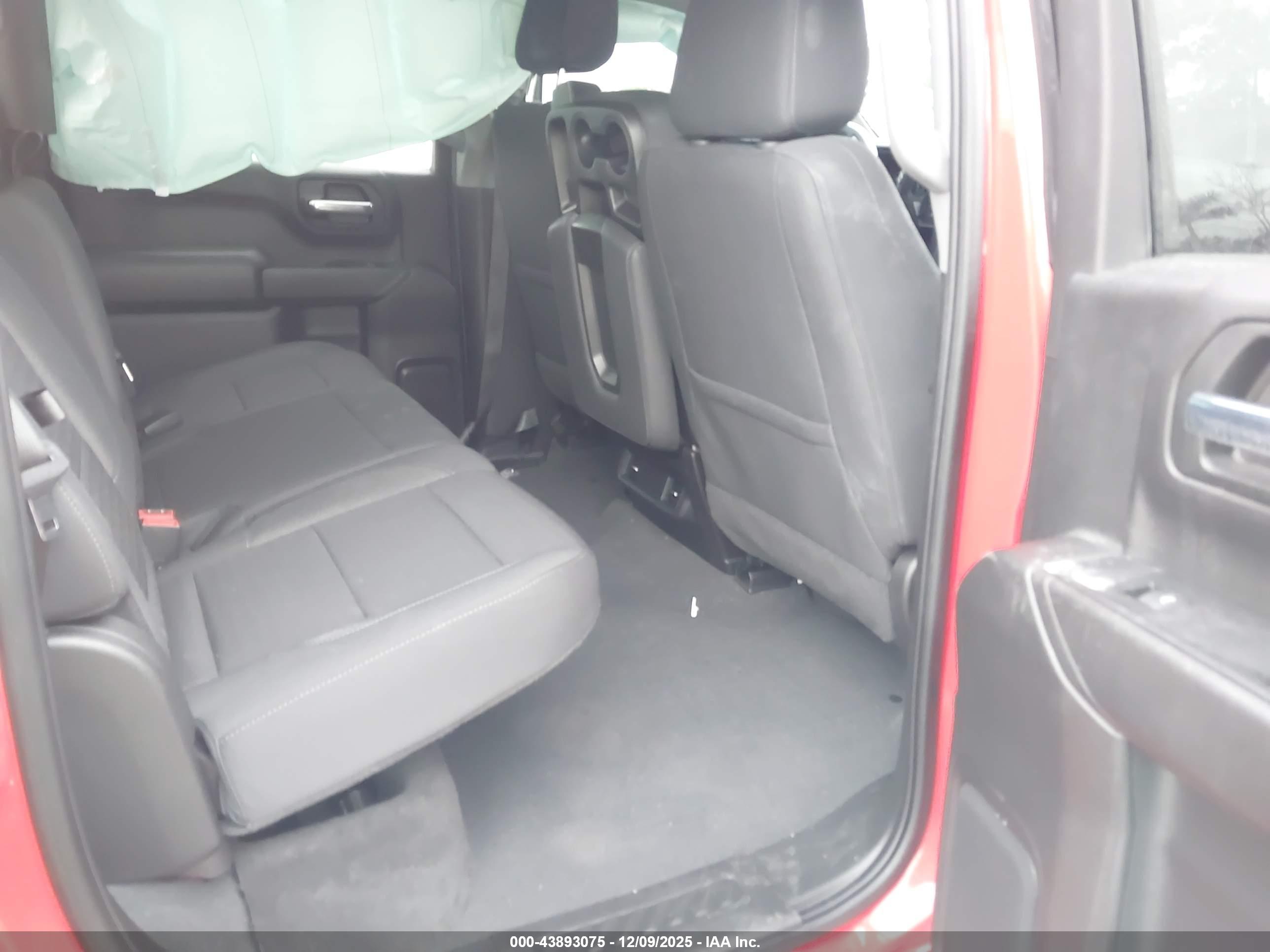 CHEVROLET SILVERADO image 8
