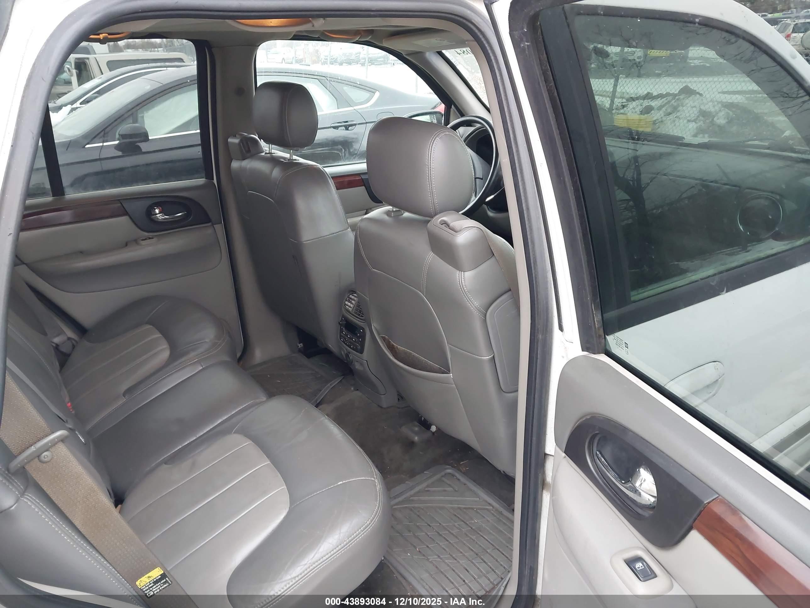 GMC ENVOY image 8