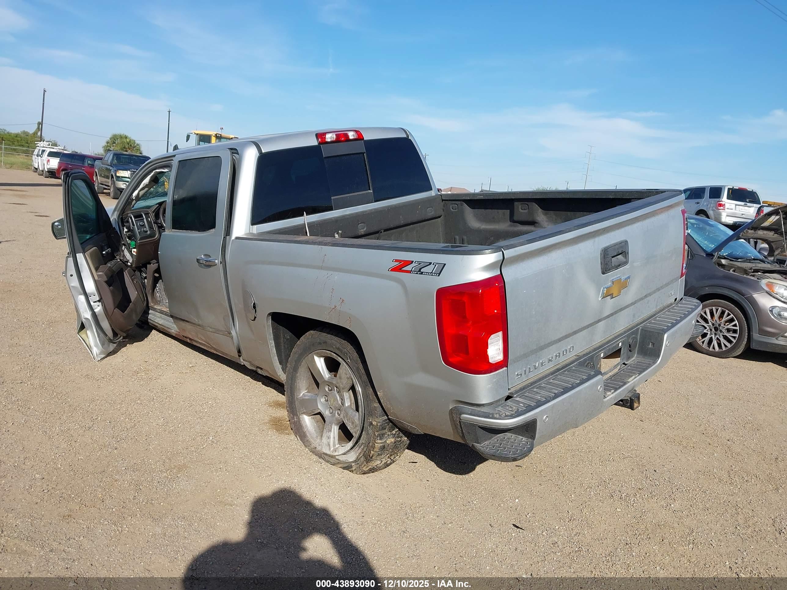 CHEVROLET SILVERADO image 3
