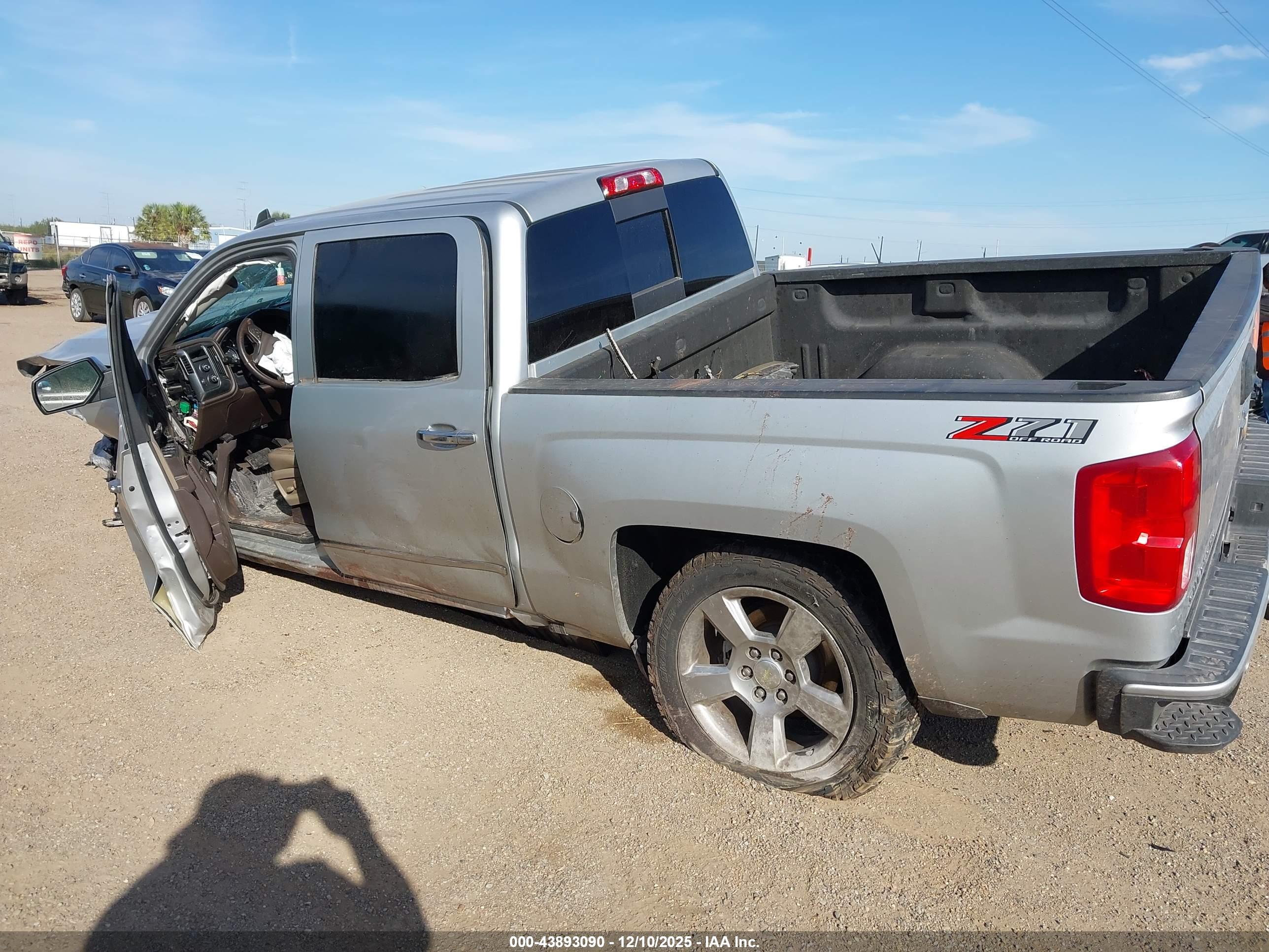 CHEVROLET SILVERADO image 6
