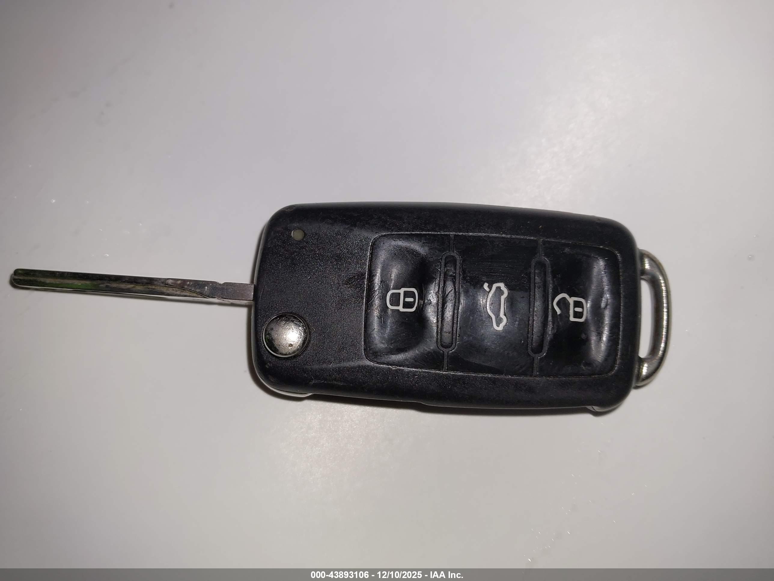 VOLKSWAGEN PASSAT image 11