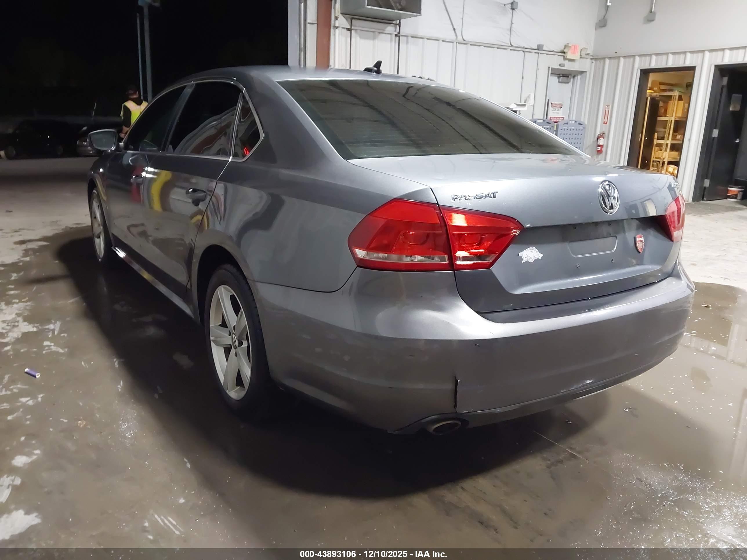 VOLKSWAGEN PASSAT image 3