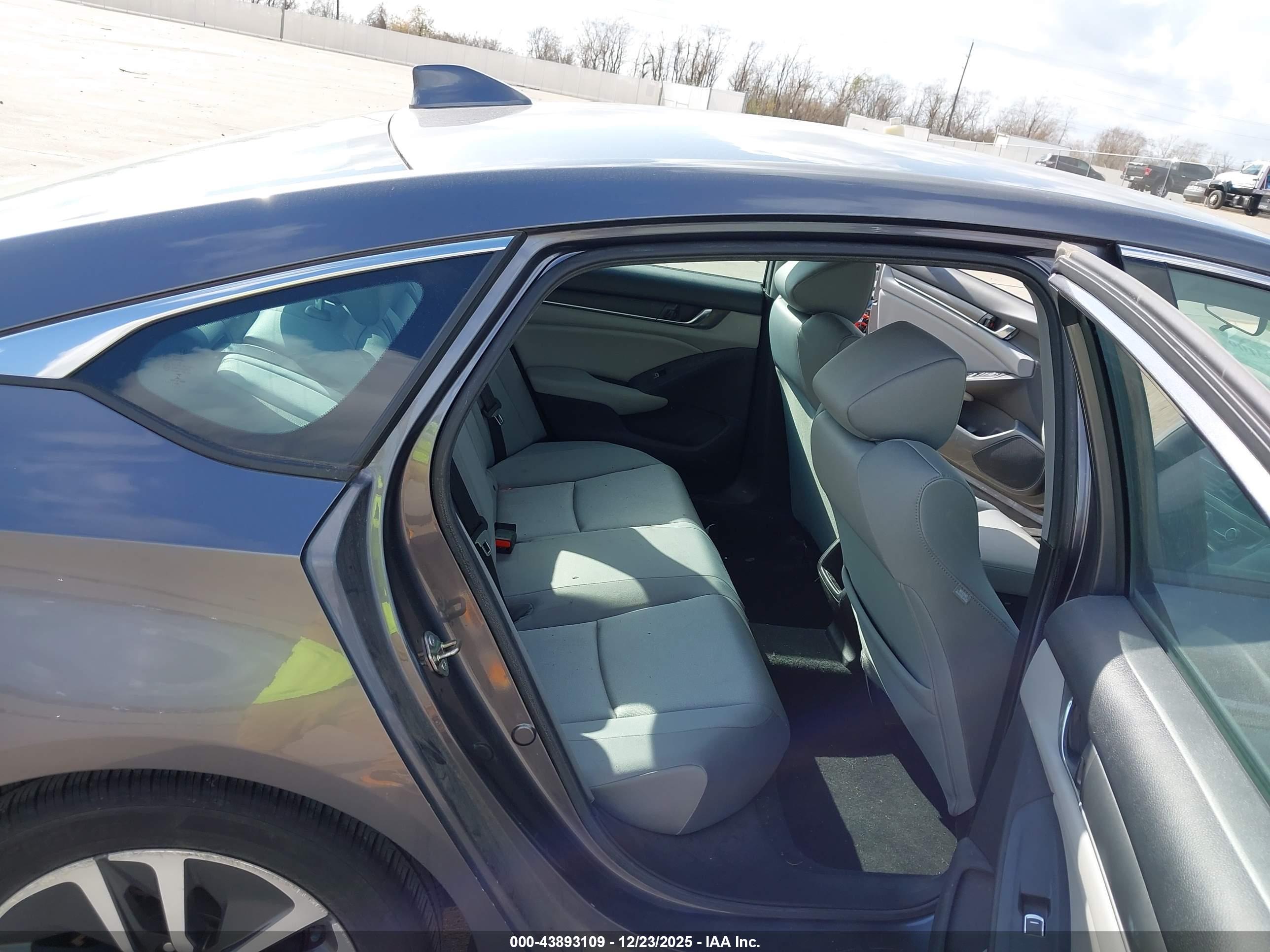 HONDA ACCORD image 8