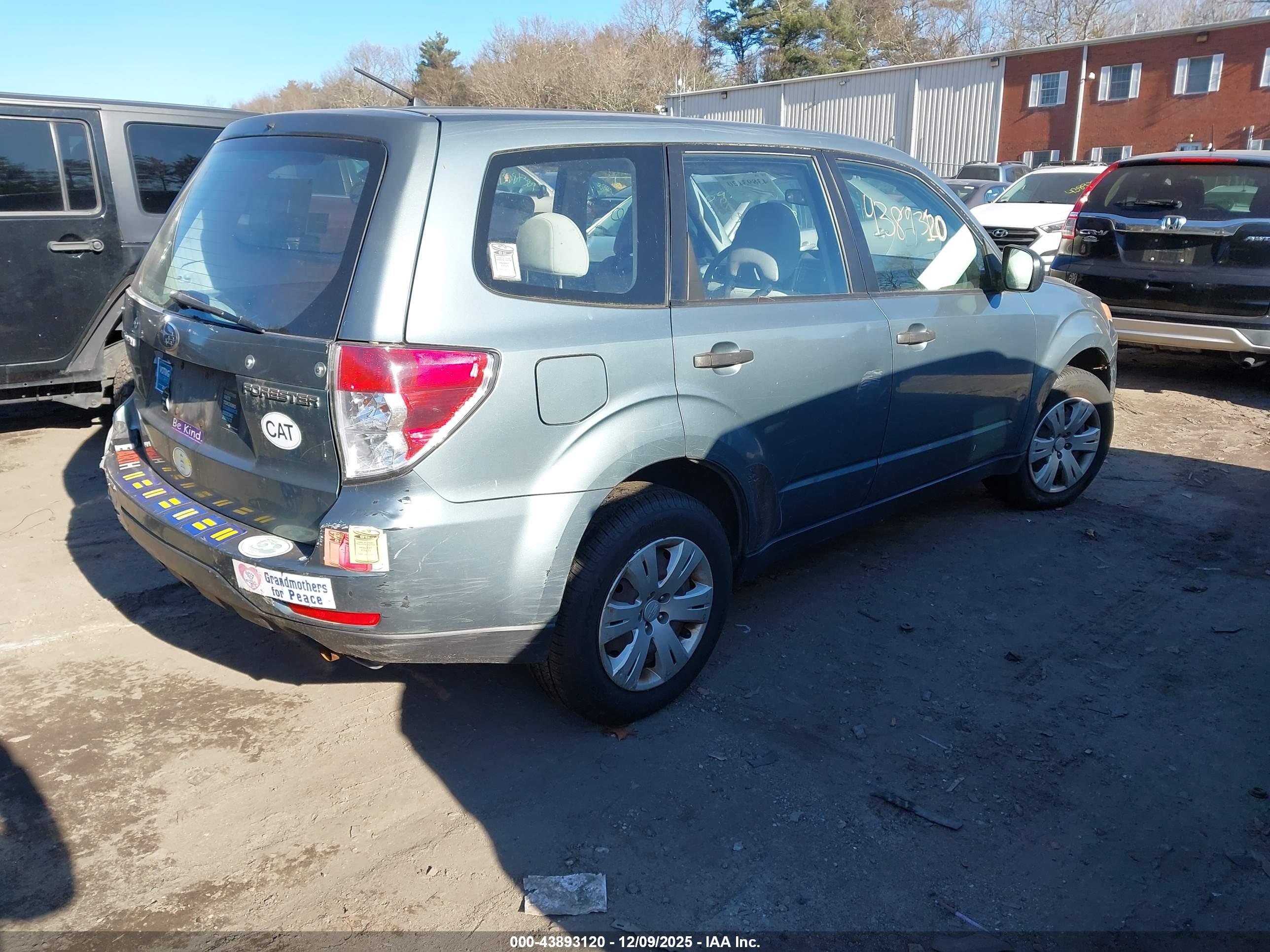 SUBARU FORESTER image 4