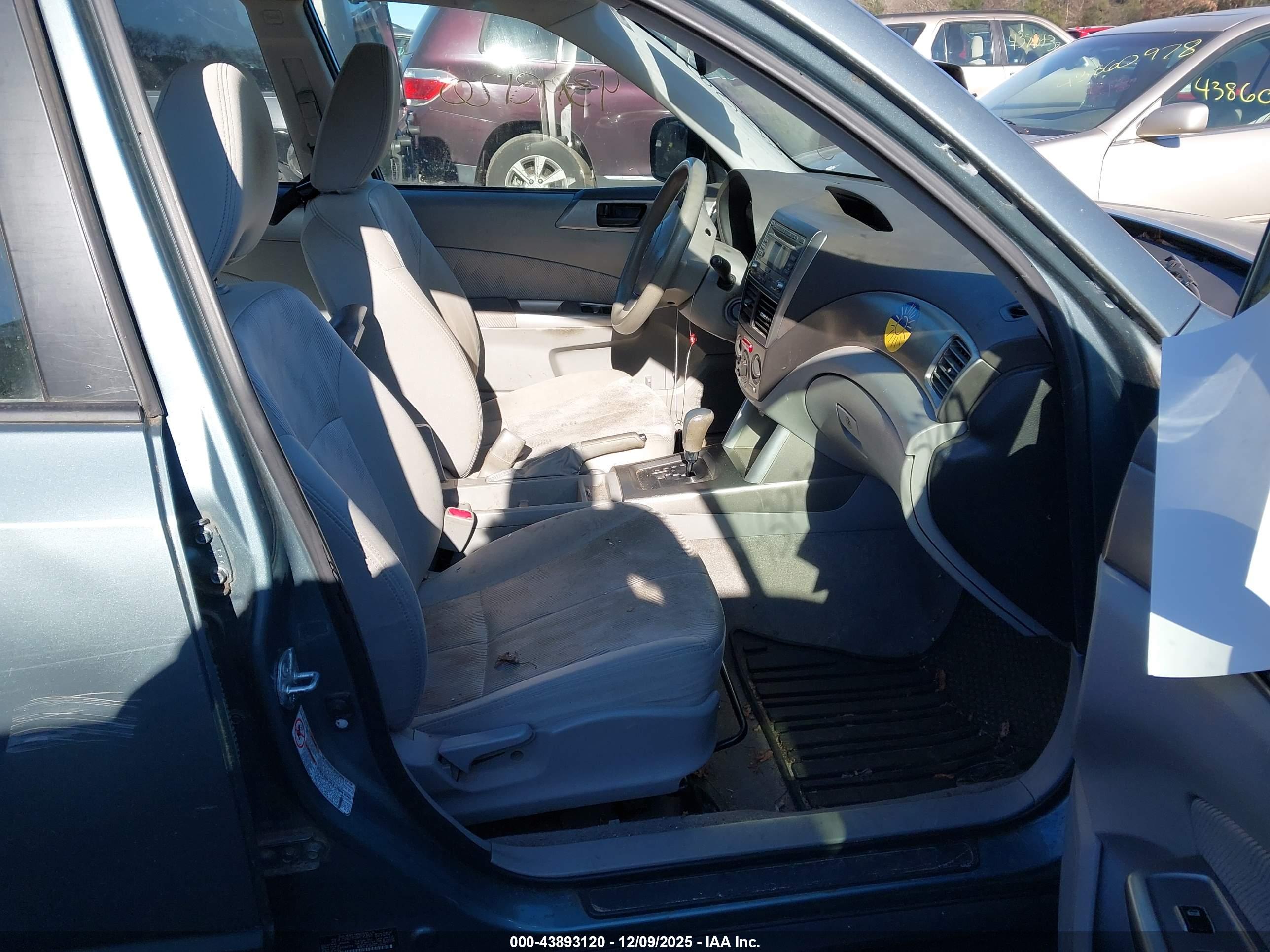 SUBARU FORESTER image 5