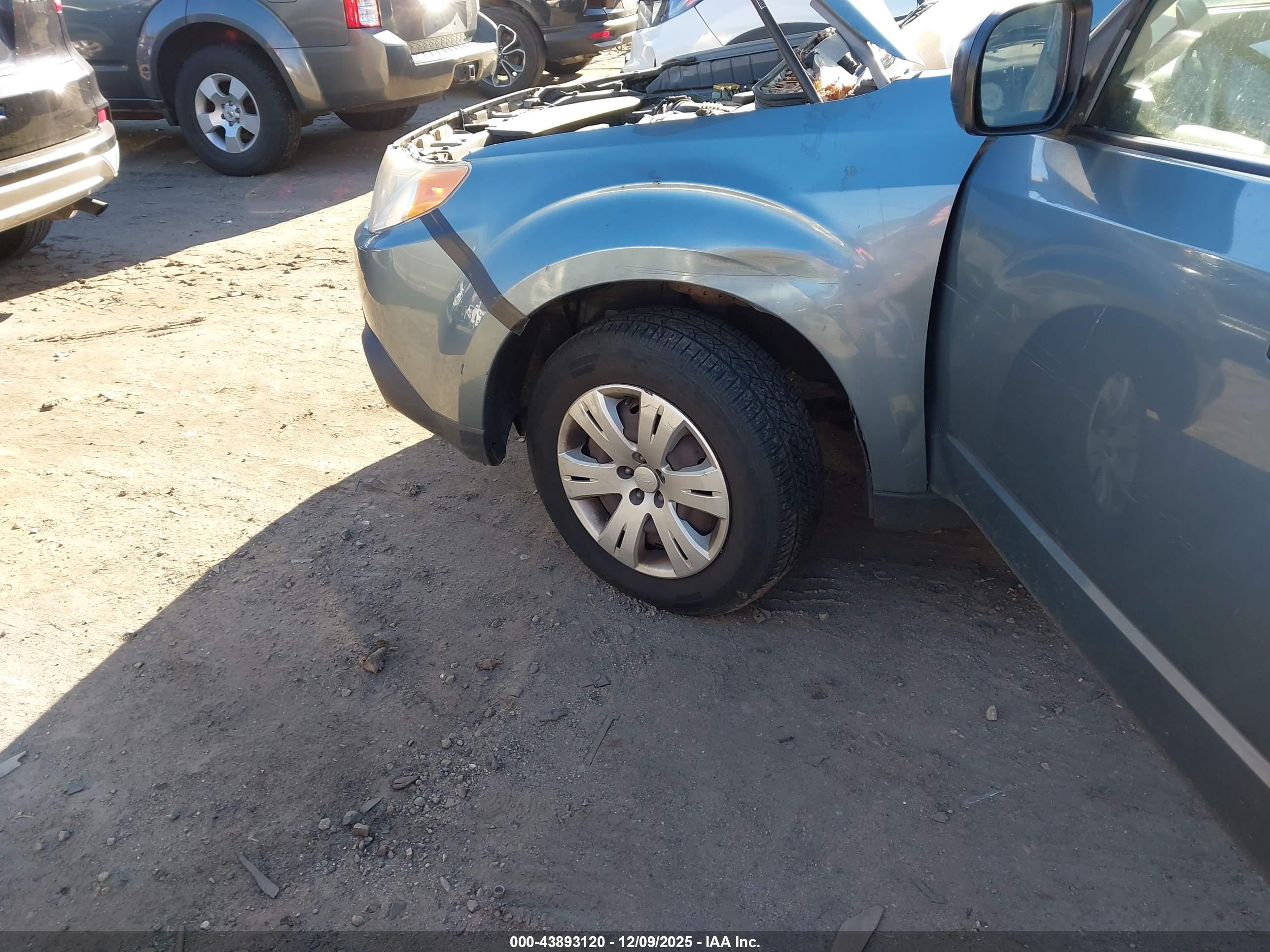 SUBARU FORESTER image 6