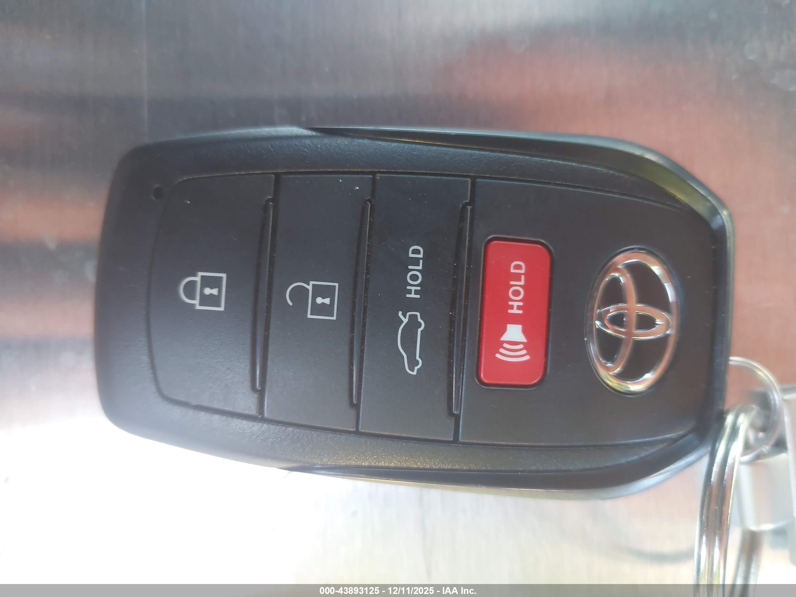 TOYOTA CAMRY image 11