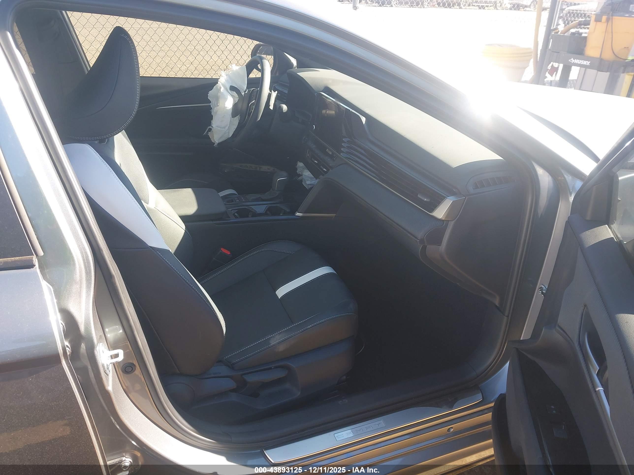 TOYOTA CAMRY image 5