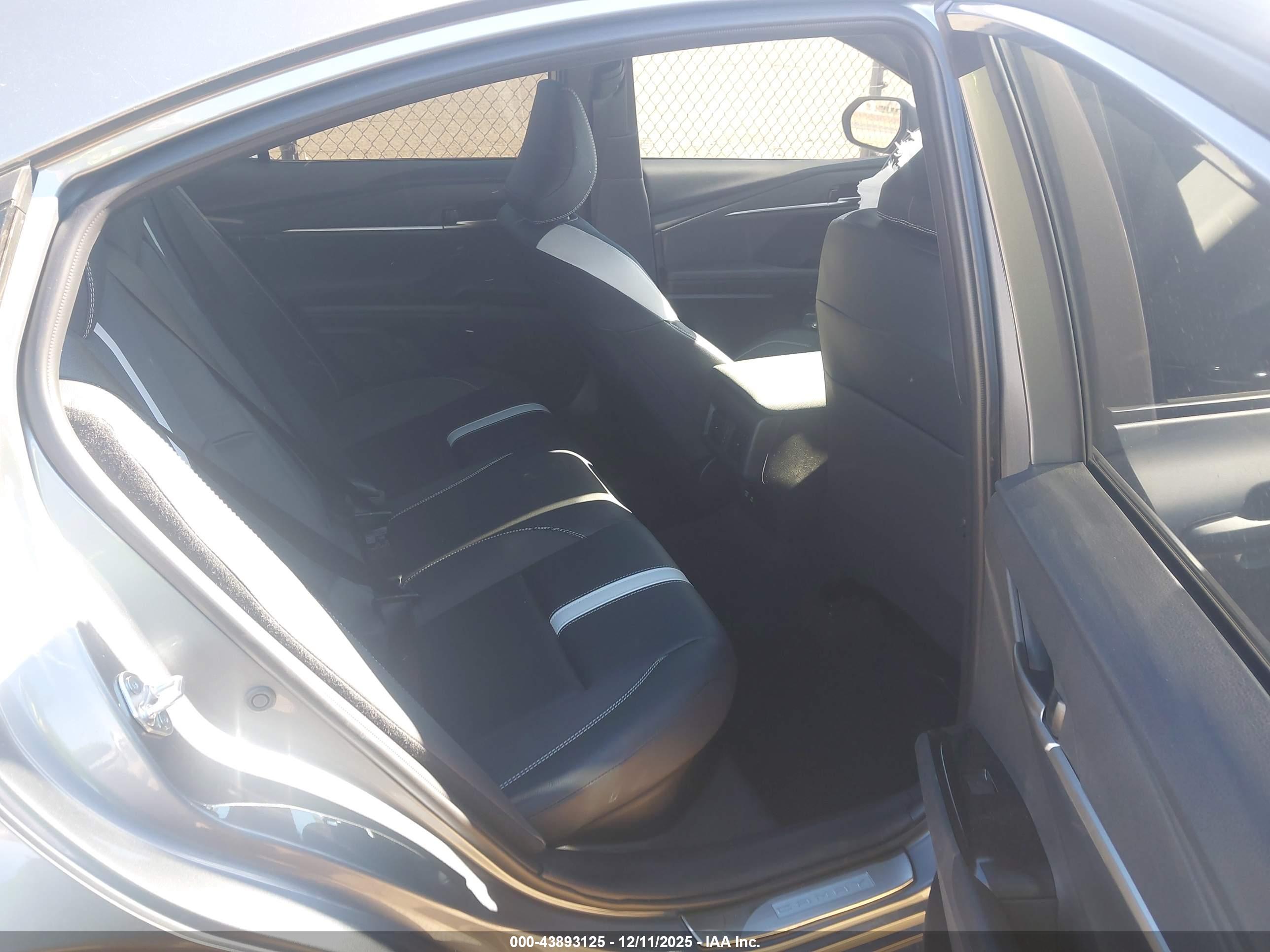 TOYOTA CAMRY image 8