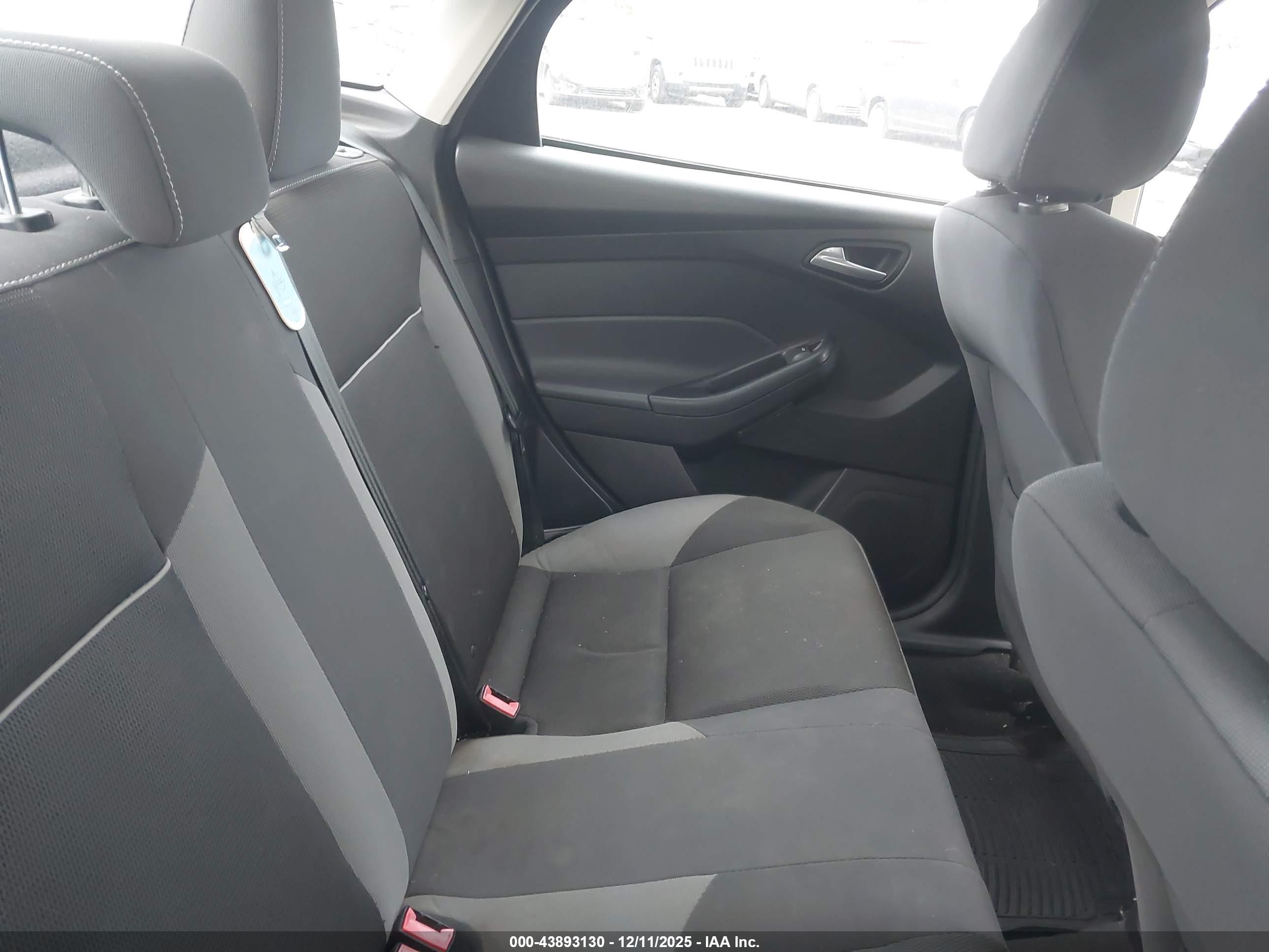 FORD FOCUS image 8