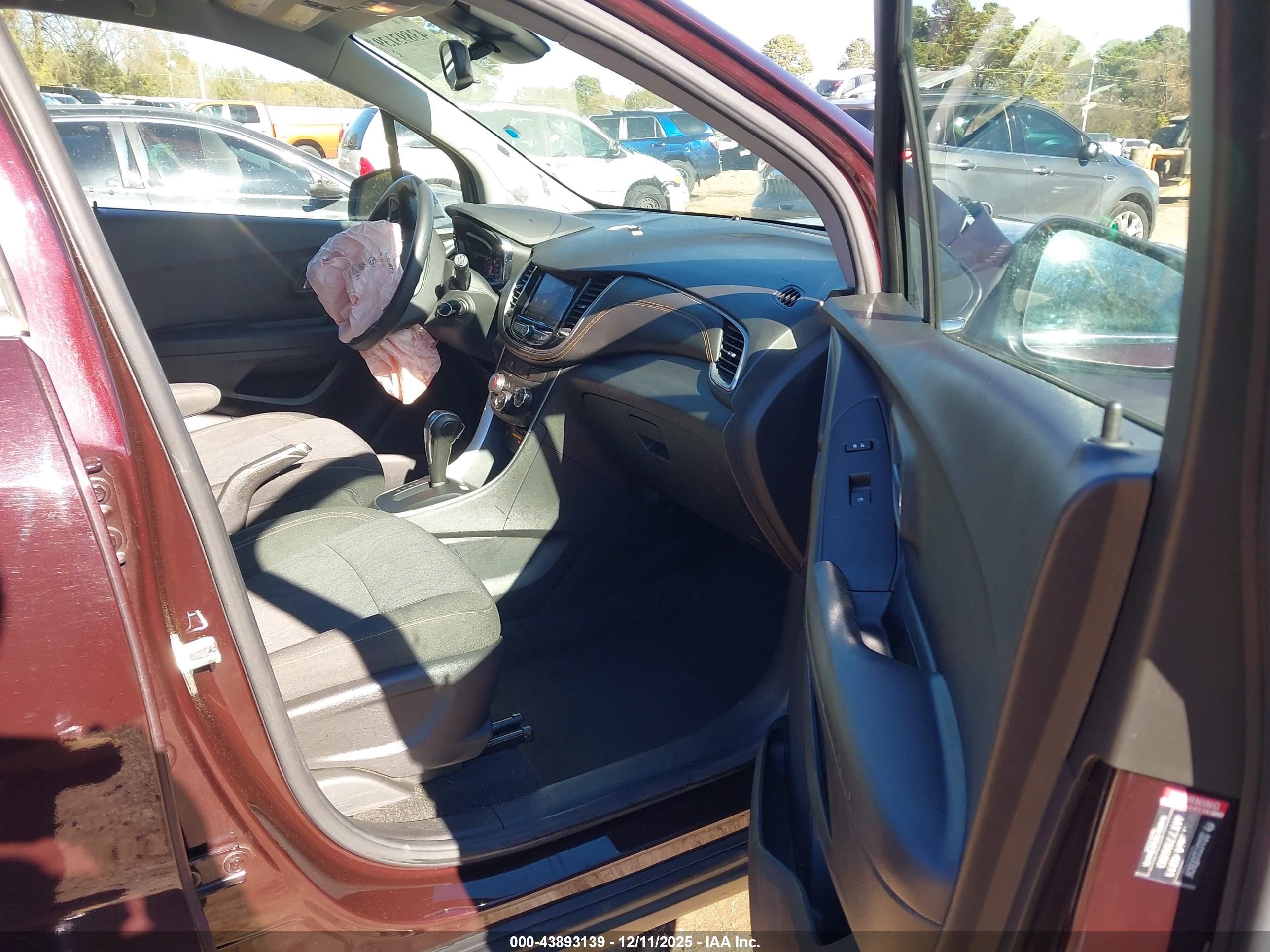 CHEVROLET TRAX image 5