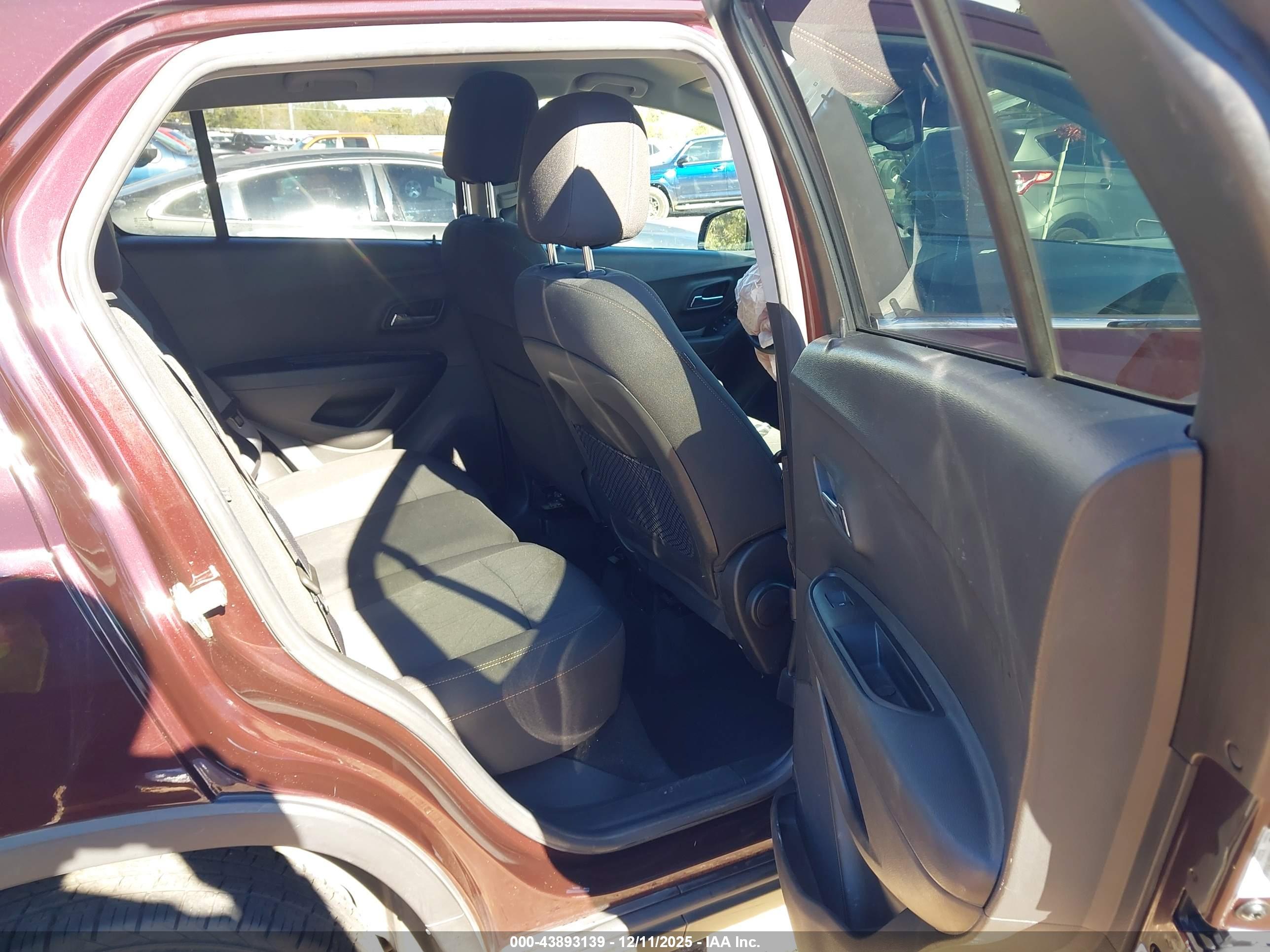 CHEVROLET TRAX image 8