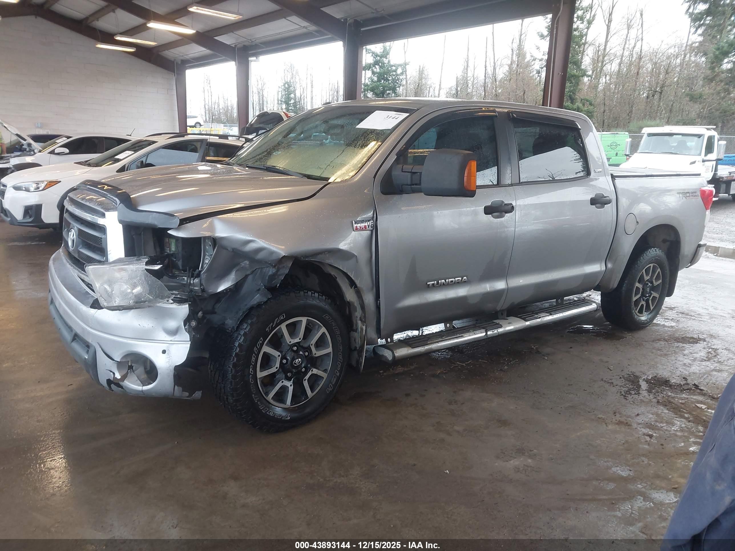 TOYOTA TUNDRA image 2
