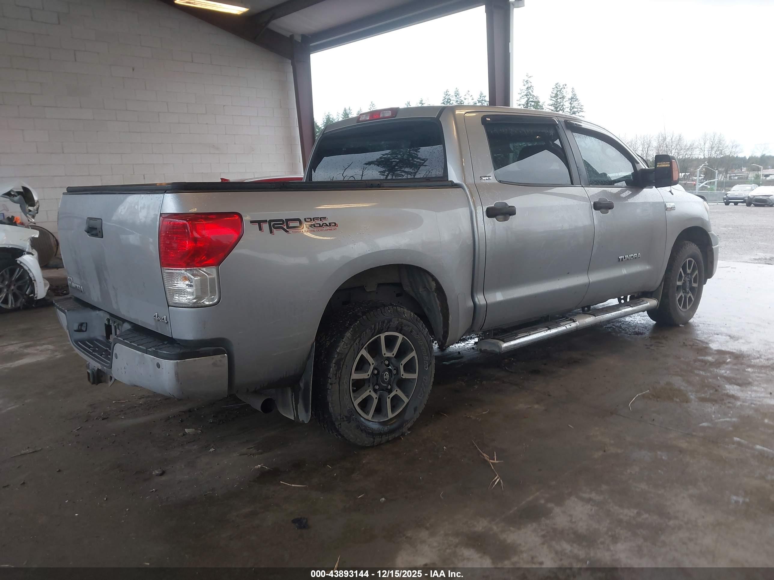 TOYOTA TUNDRA image 4