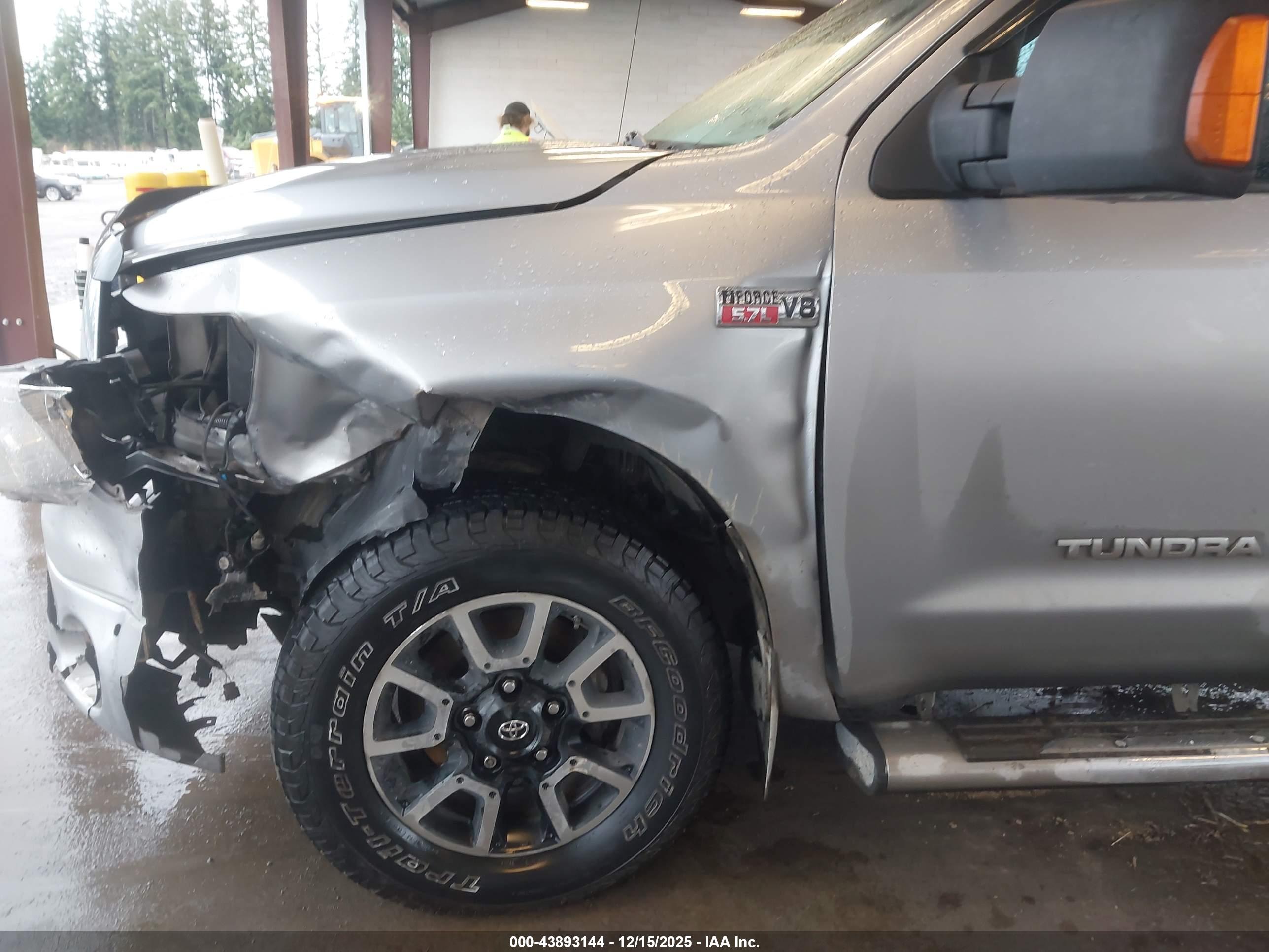 TOYOTA TUNDRA image 6