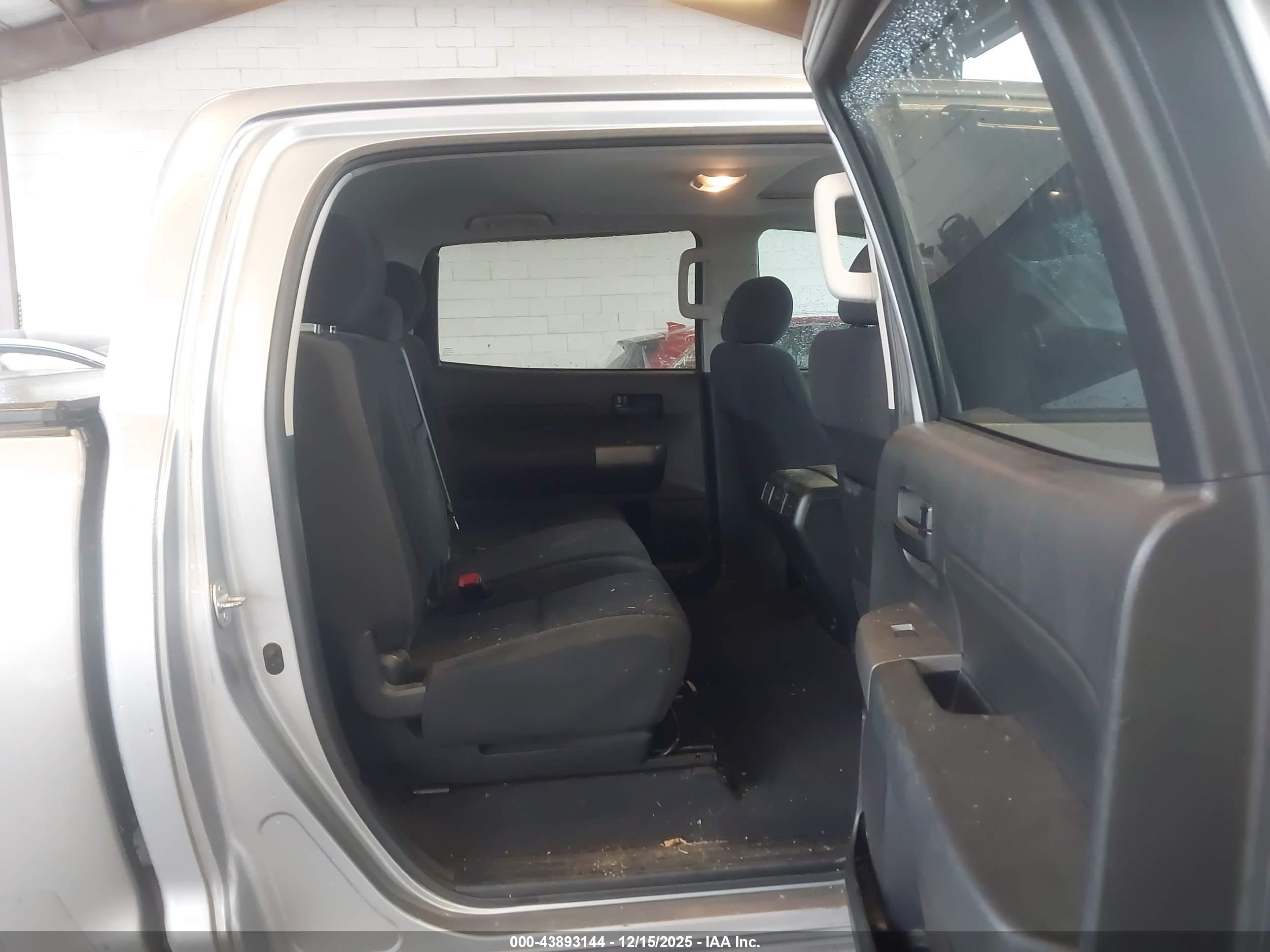 TOYOTA TUNDRA image 8