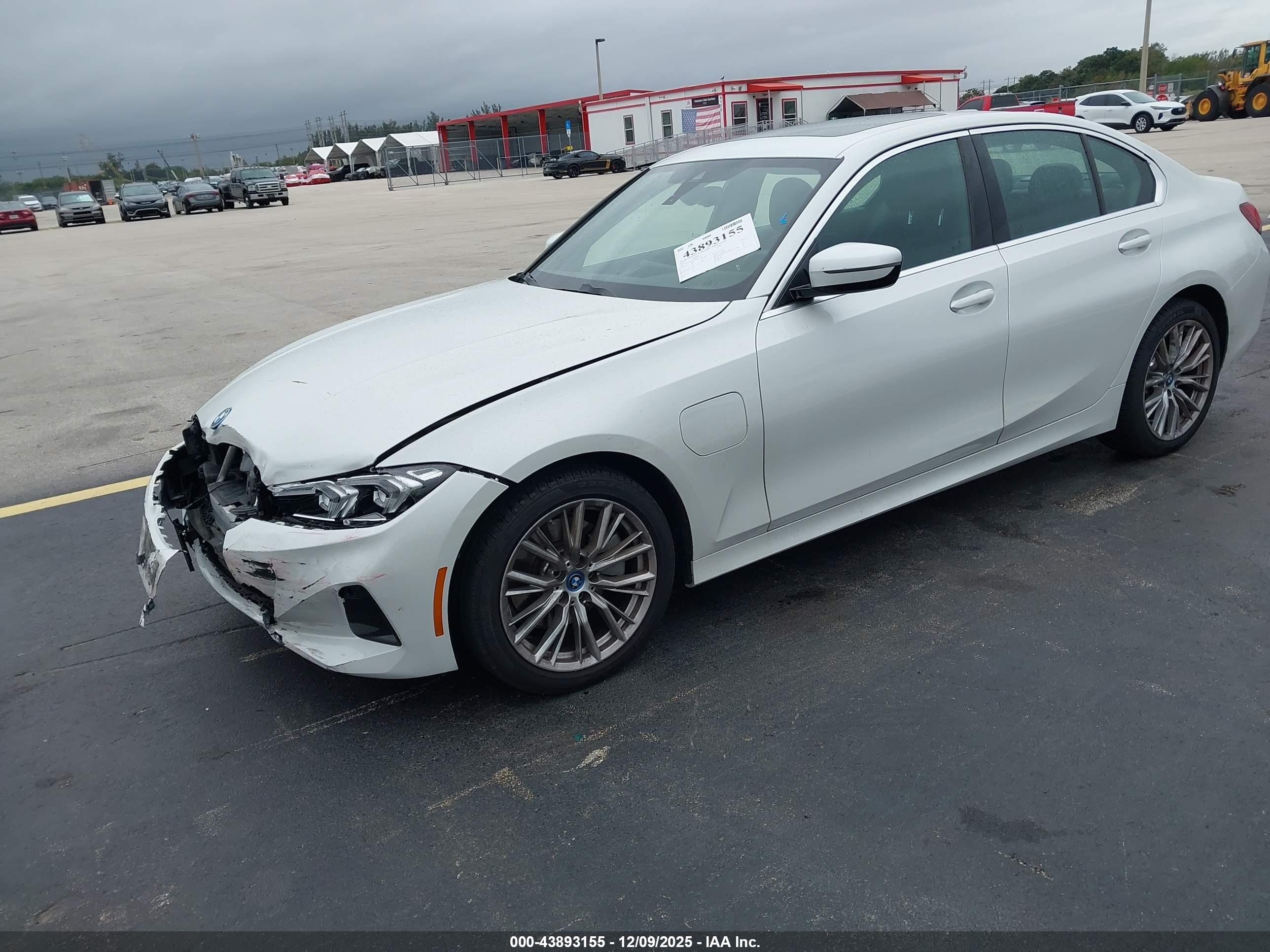 BMW 330E image 2